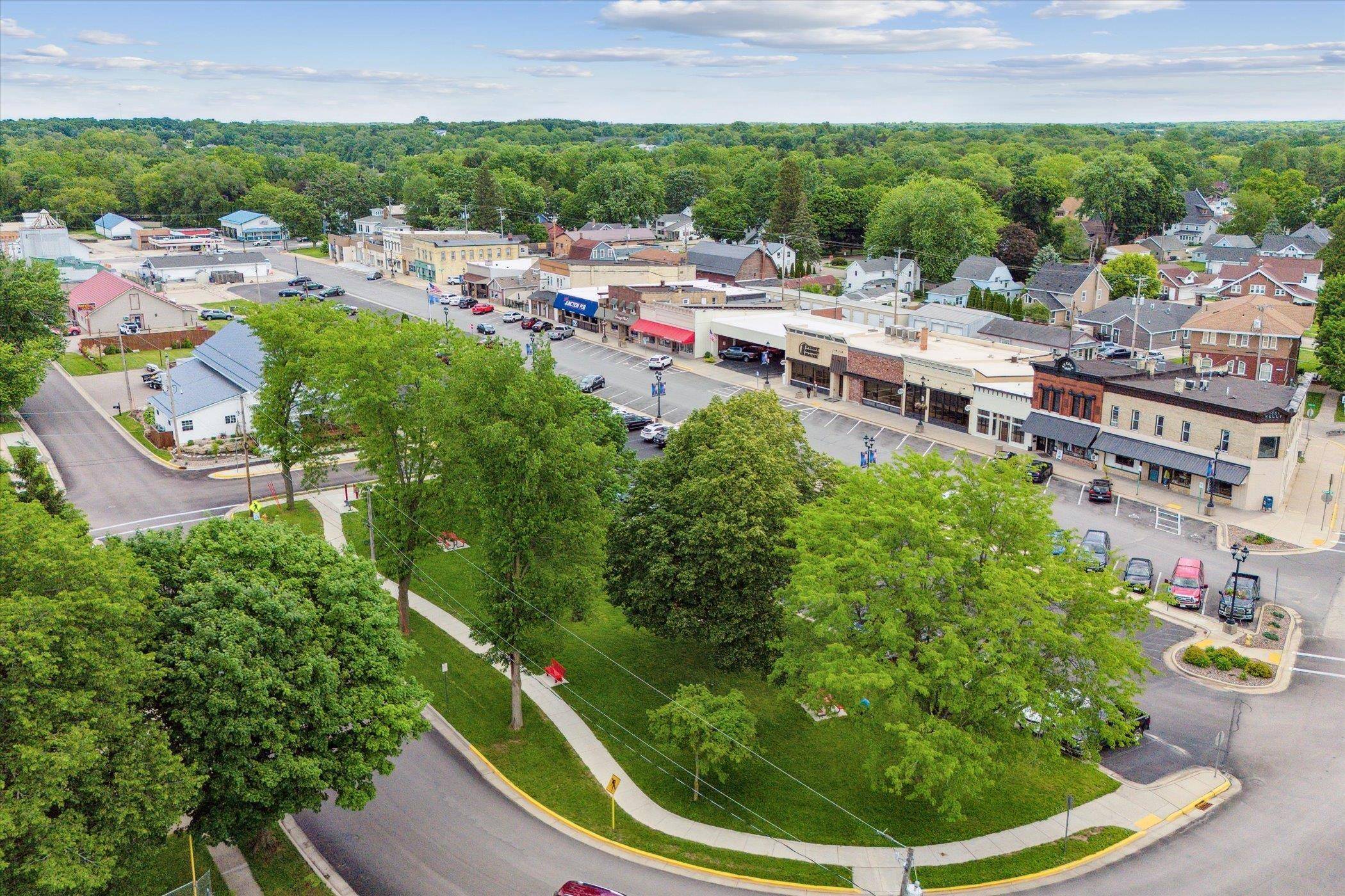 Milton, WI 53563,136-138 Merchant Row