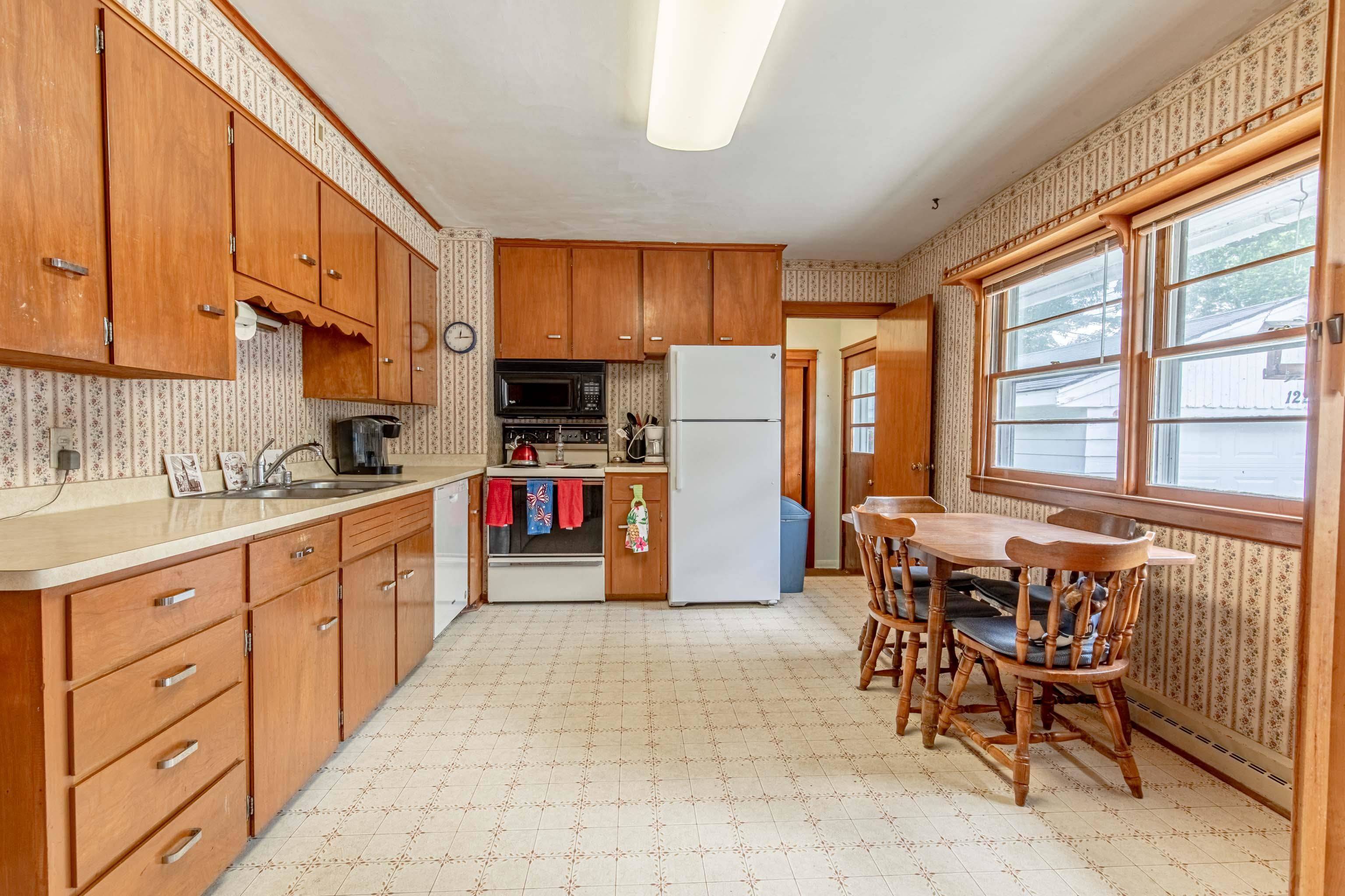 Sun Prairie, WI 53590,122 Gary Court