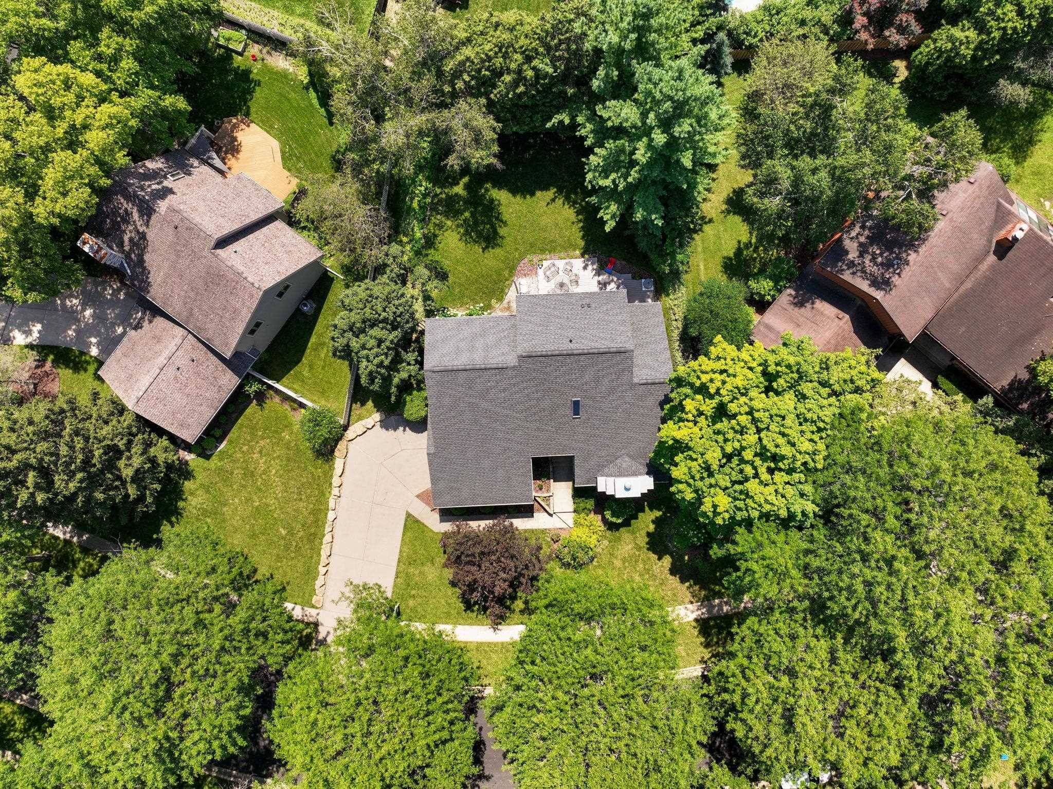 Middleton, WI 53562,6325 Briarcliff Lane