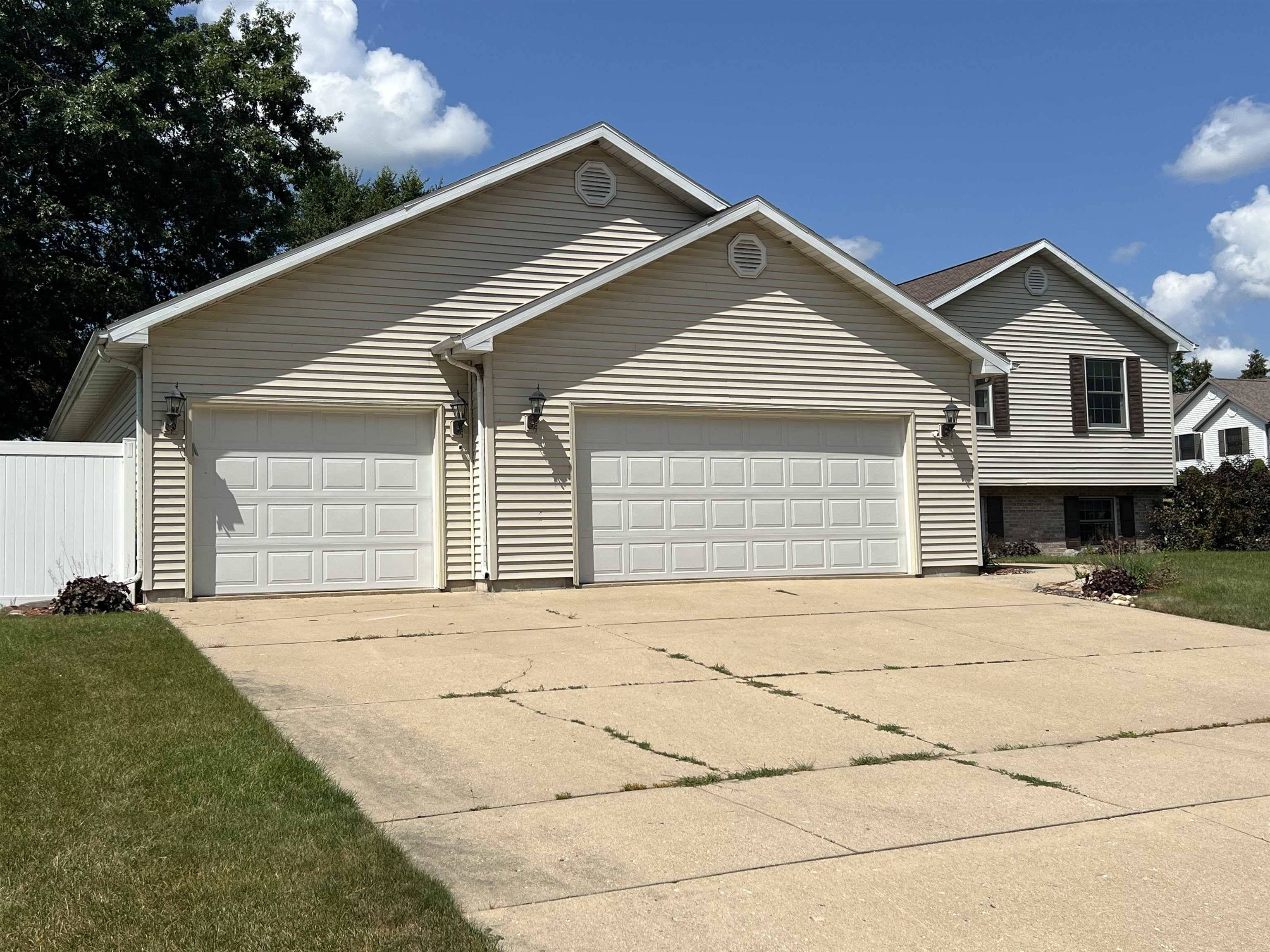 Janesville, WI 53545-8560,2502 Fawn Lane