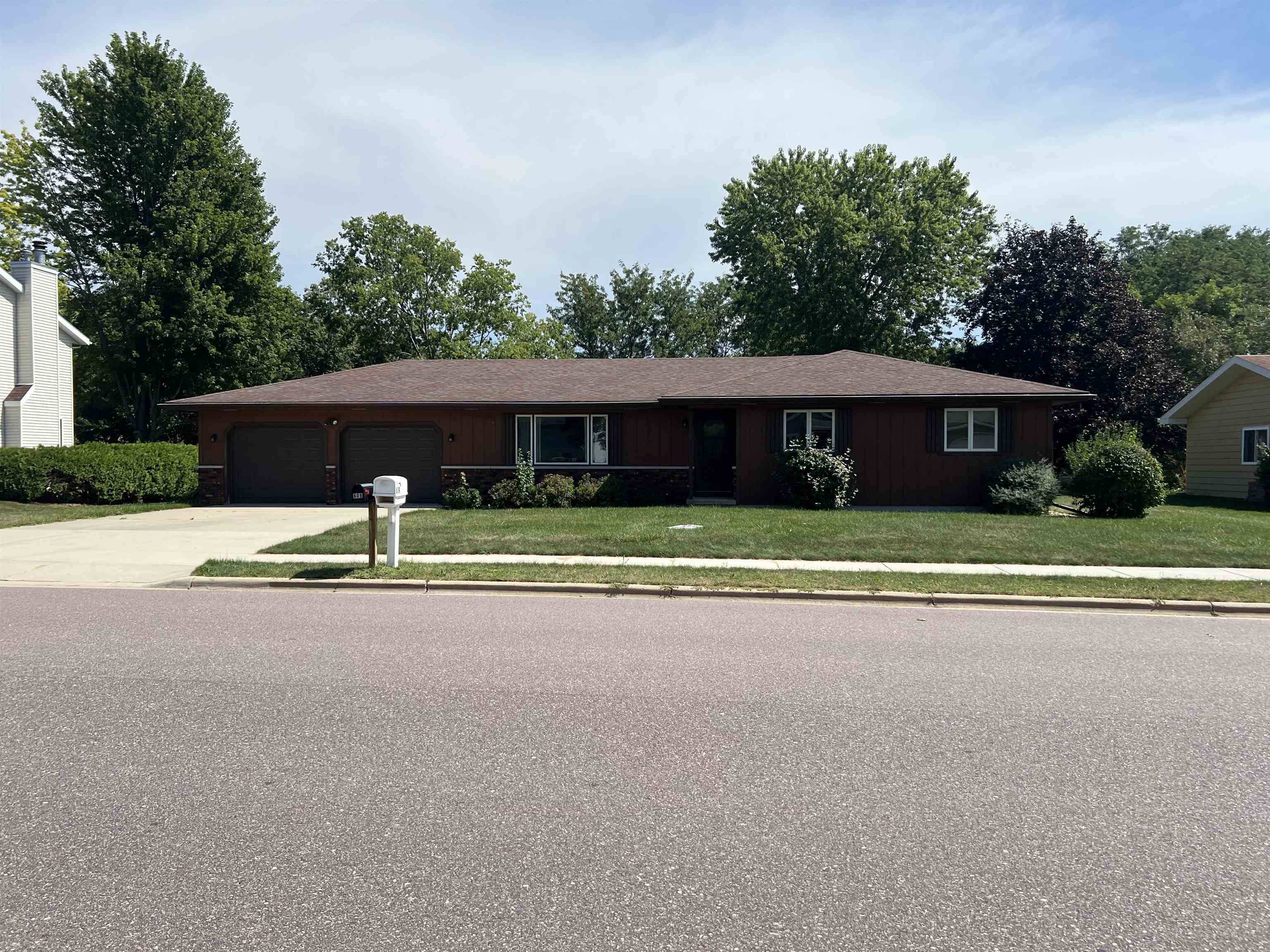 Sauk City, WI 53583,608 Sycamore Street