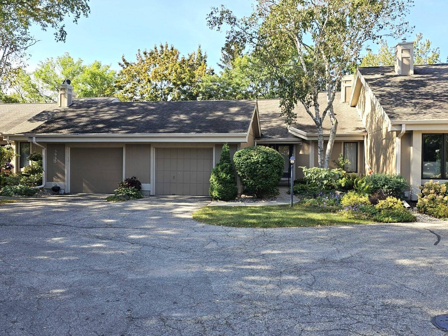 Middleton, WI 53562,5937 Woodcreek Lane