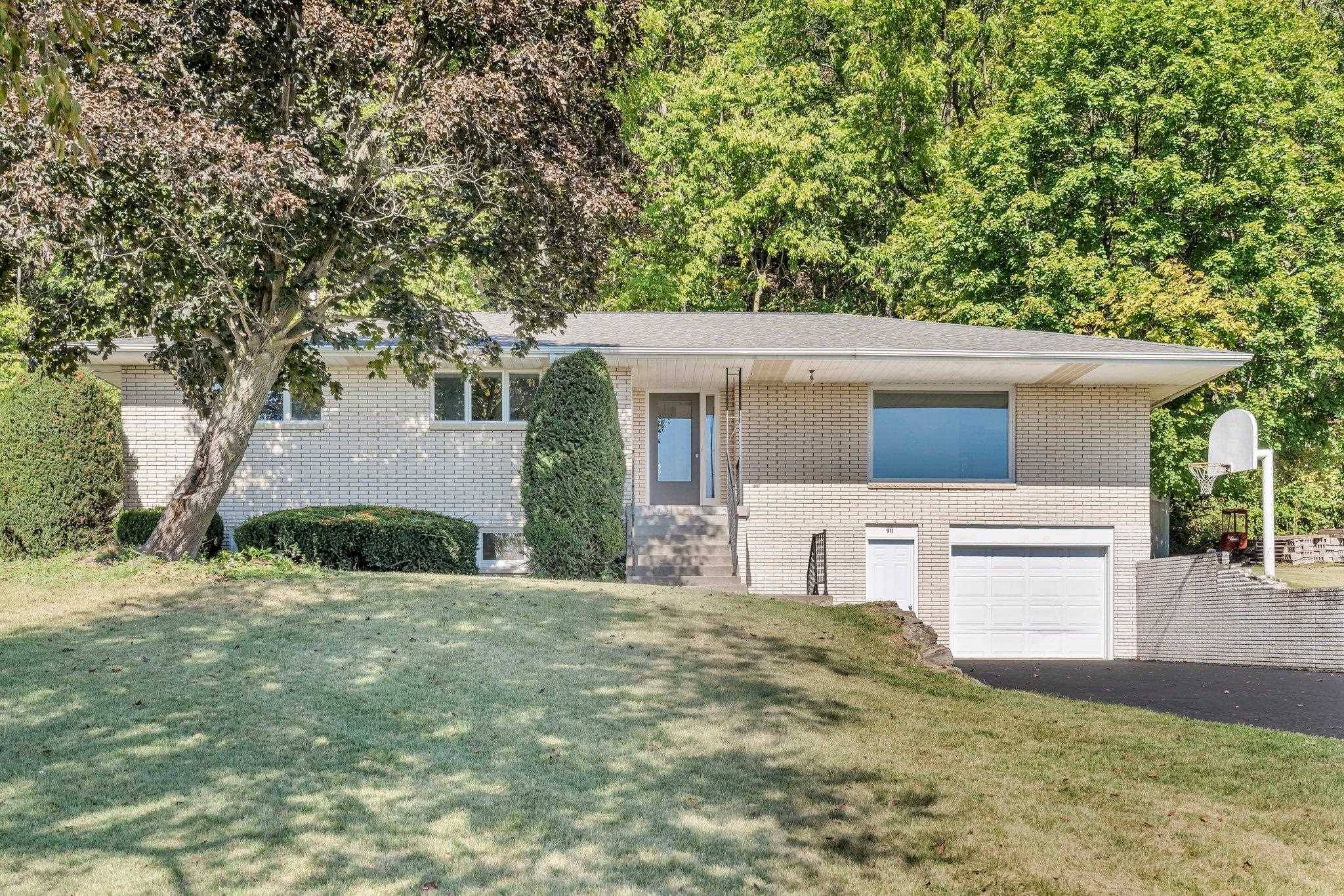 Cassville, WI 53806,911 E Bluff Street