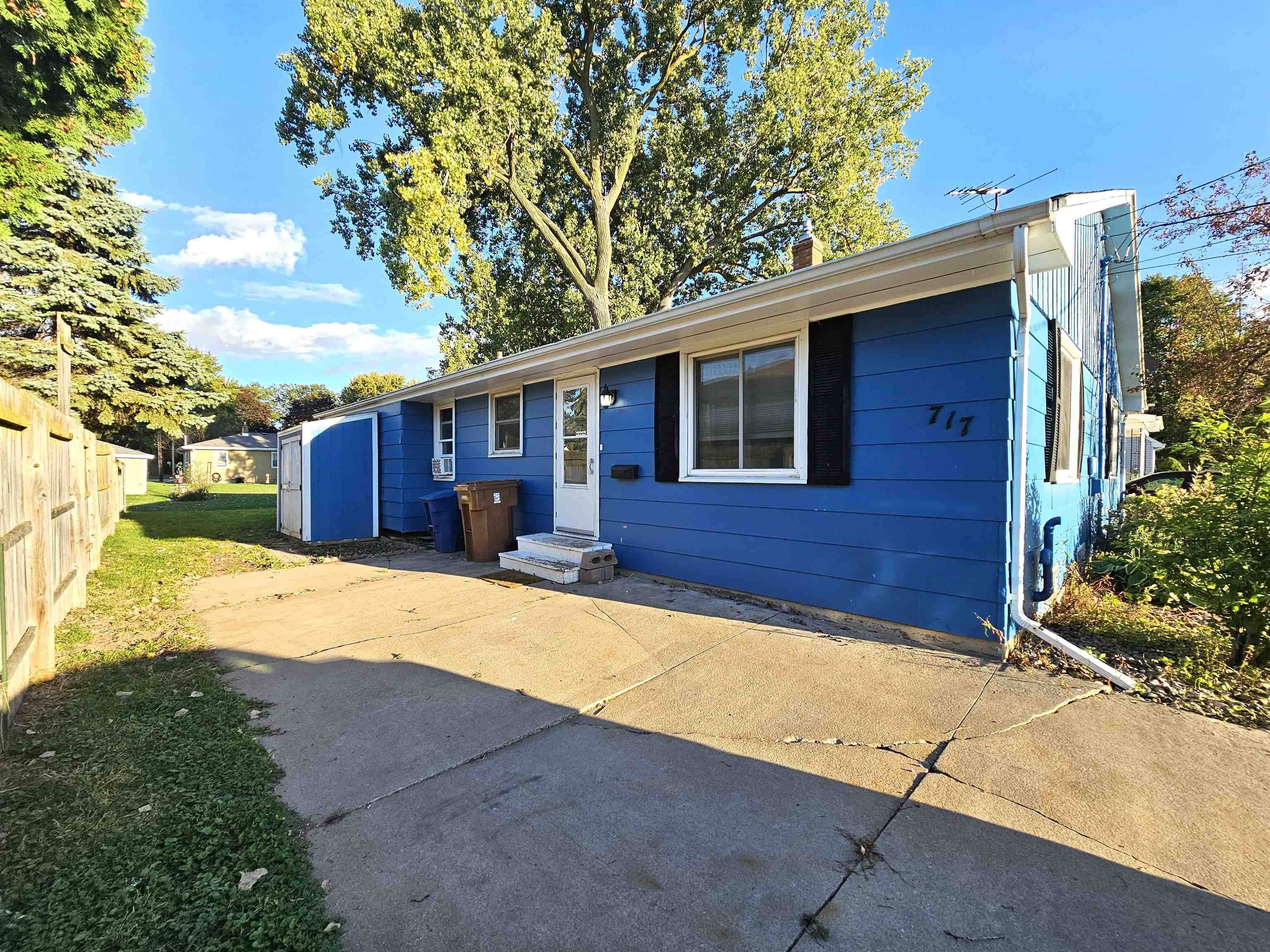 Menasha, WI 54952,715-717 John Street