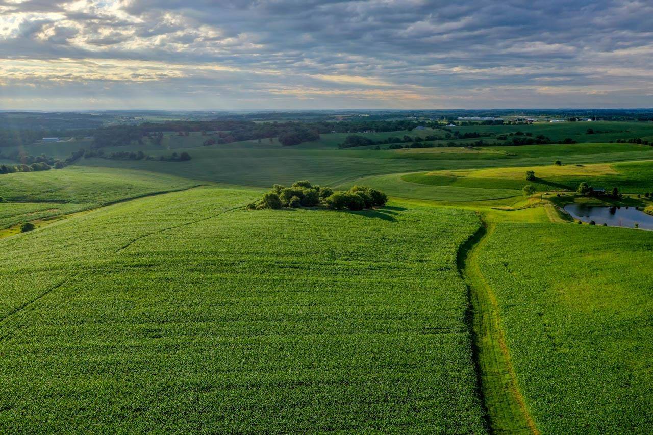 Monroe, WI 53566,444+/- Acres County Road DR
