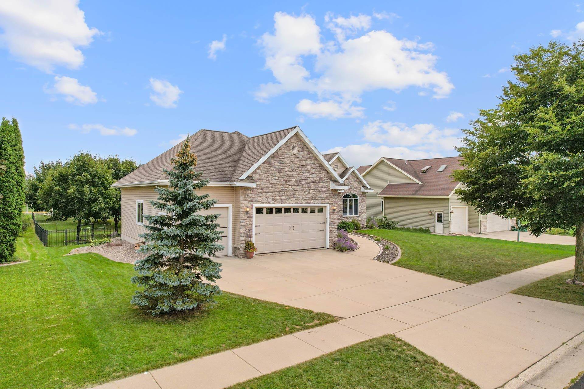 Waunakee, WI 53597,404 North Ridge Drive