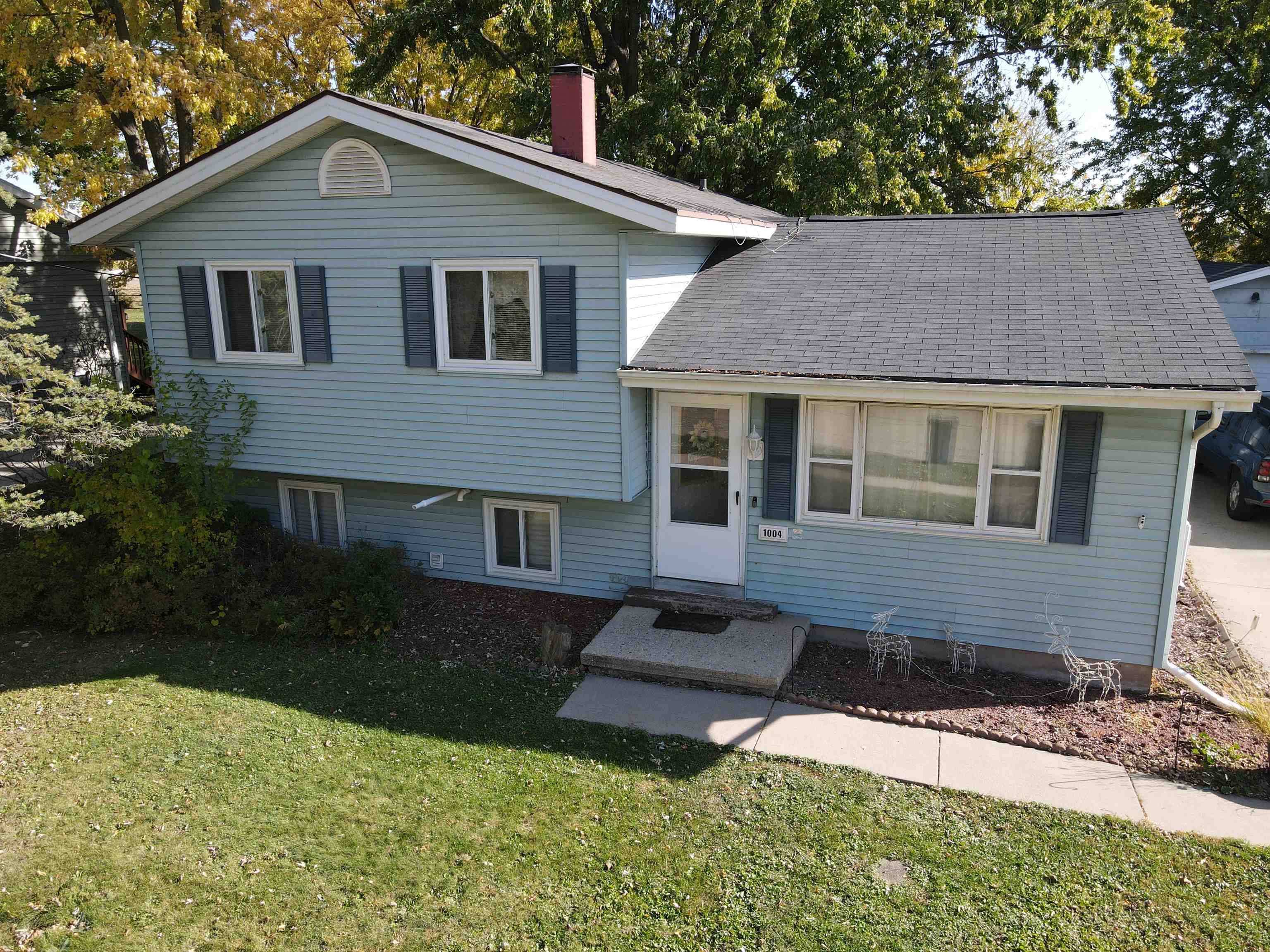 Marshall, WI 53559,1004 Lewellen Street