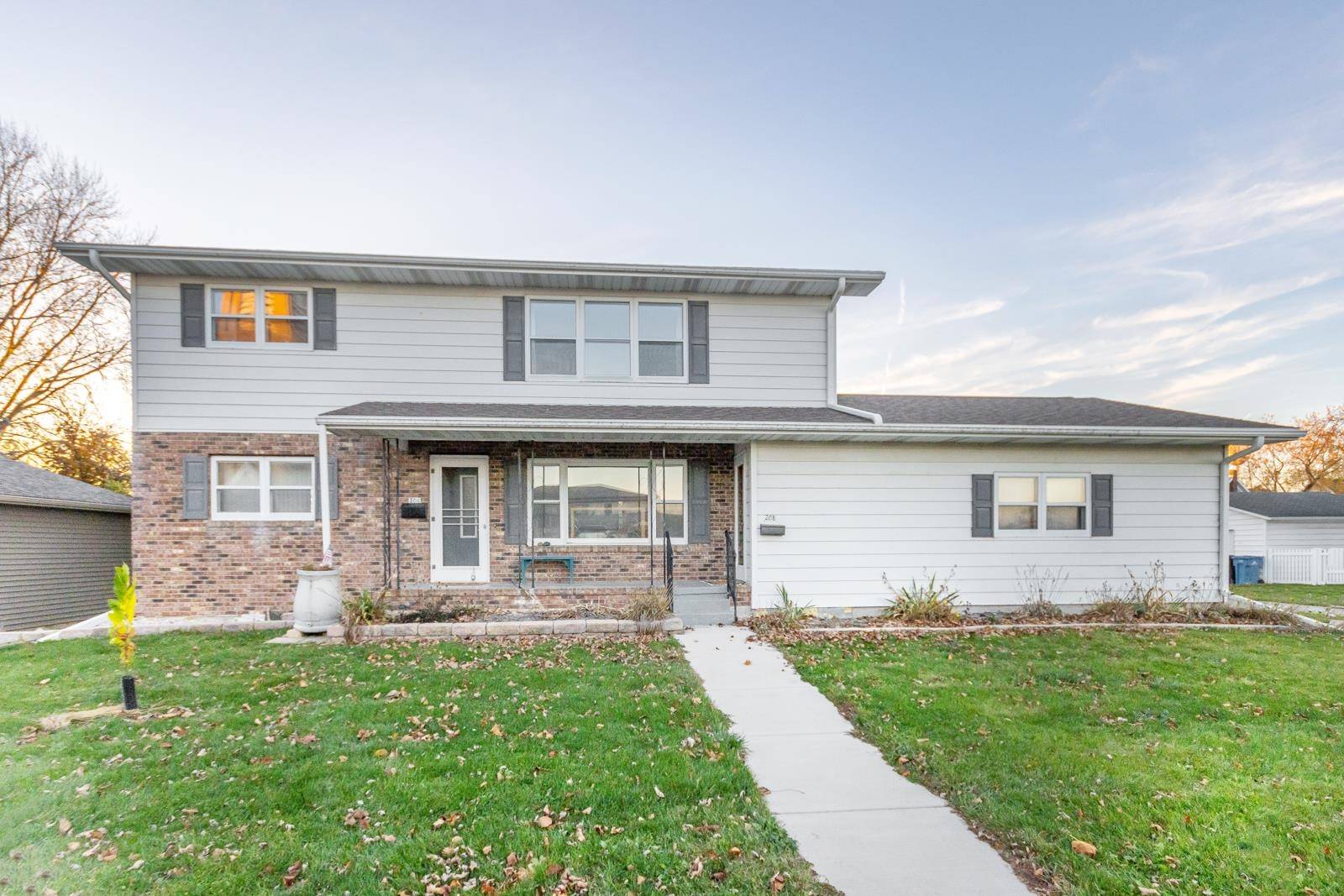 Waunakee, WI 53597,206 South Street