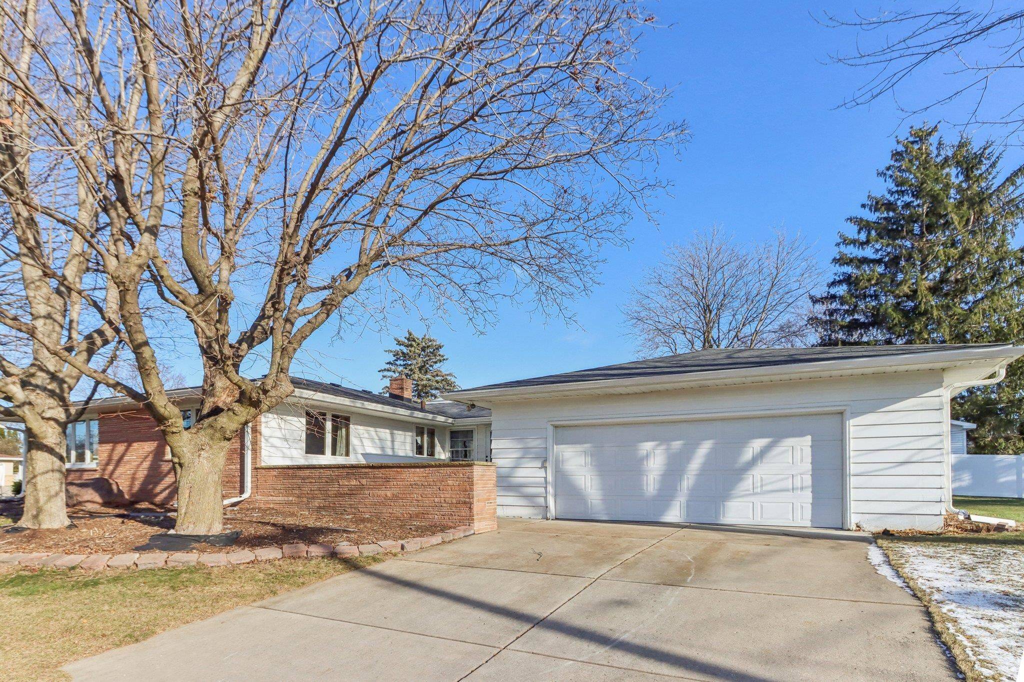 Waunakee, WI 53597,216 6th Street