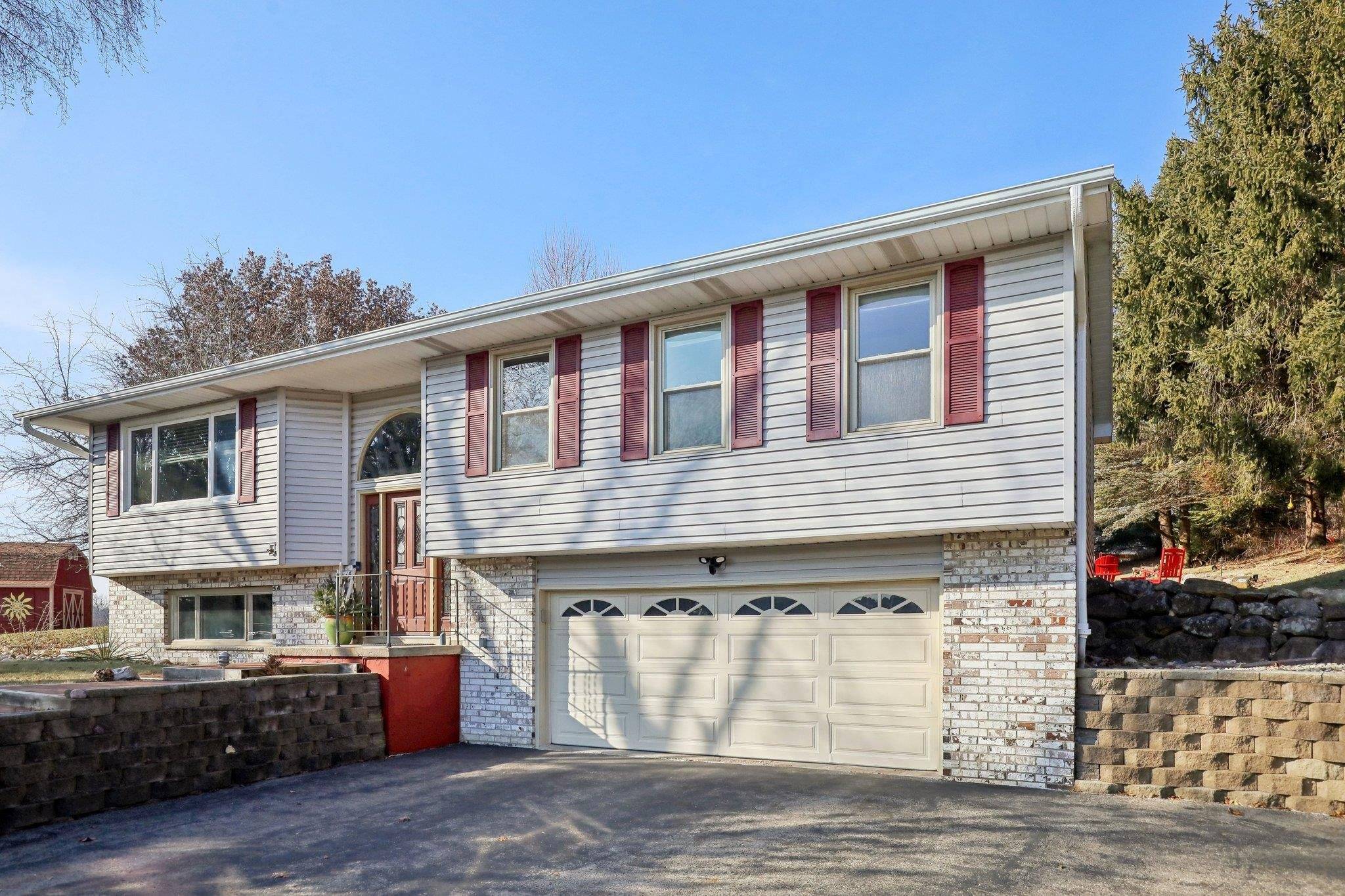Oregon, WI 53575,6280 Ahwahnee Court