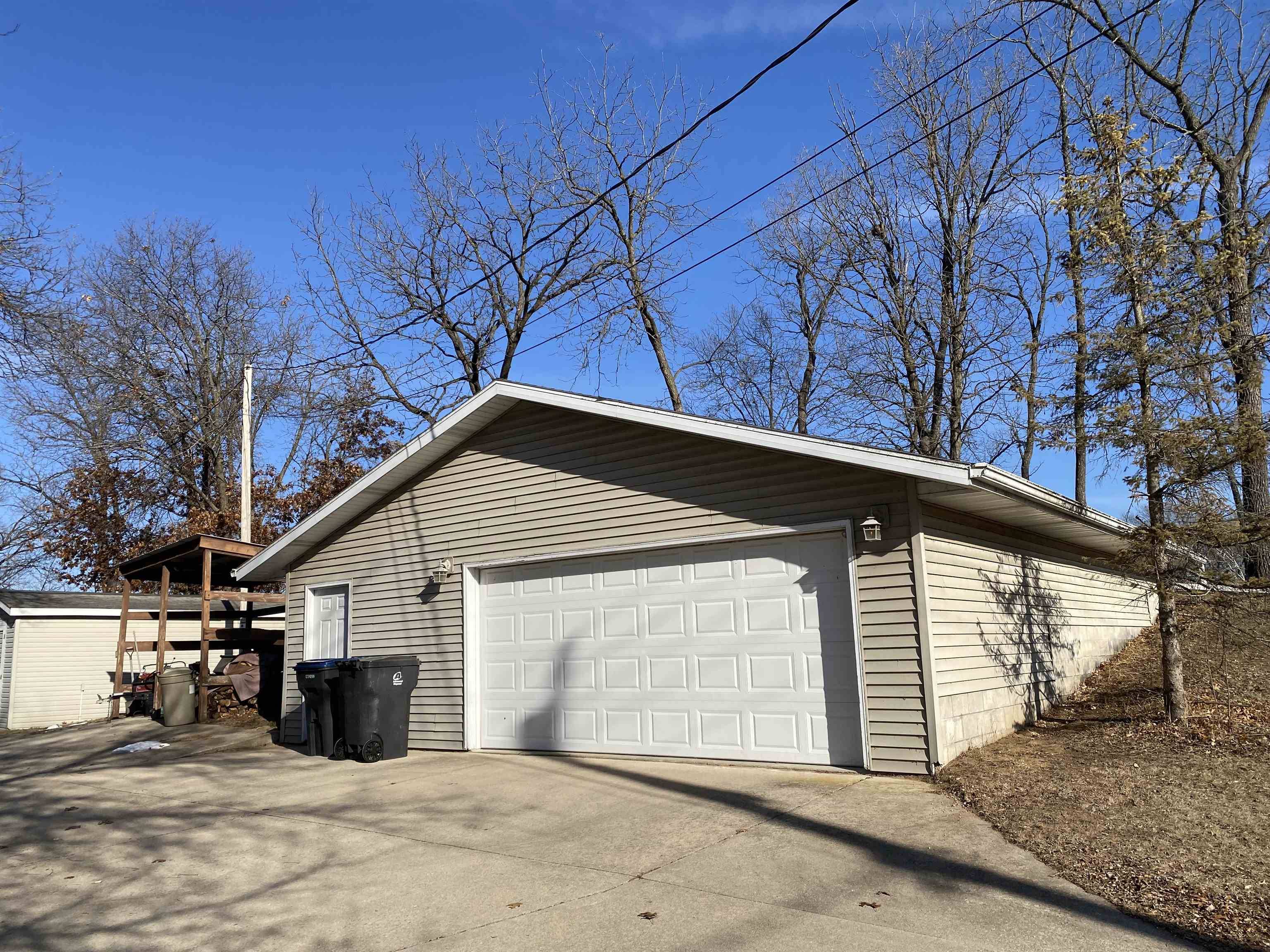 Montello, WI 53949,121 W Water Street