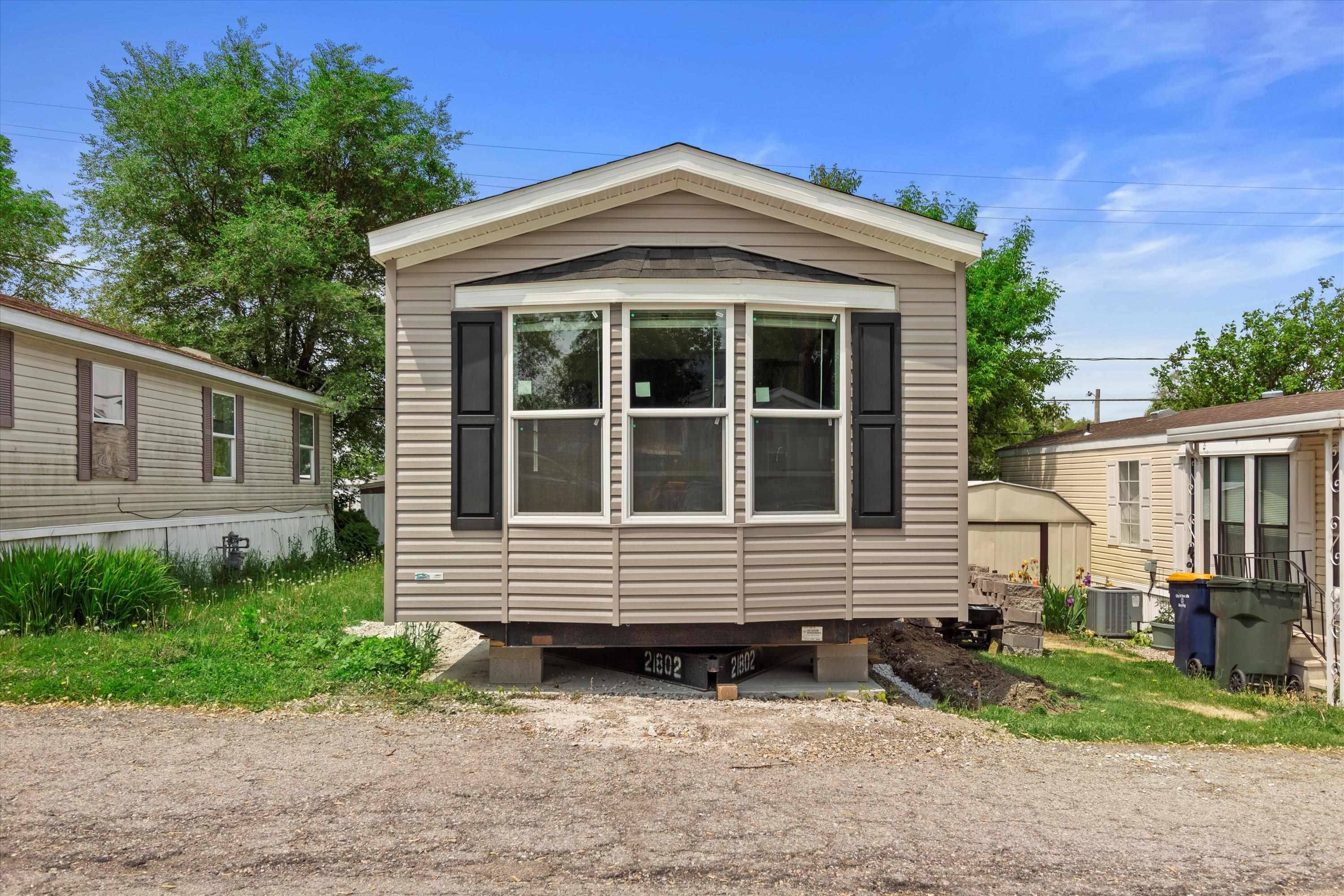 West Allis, WI 53214,10211 W Greenfield Avenue #9