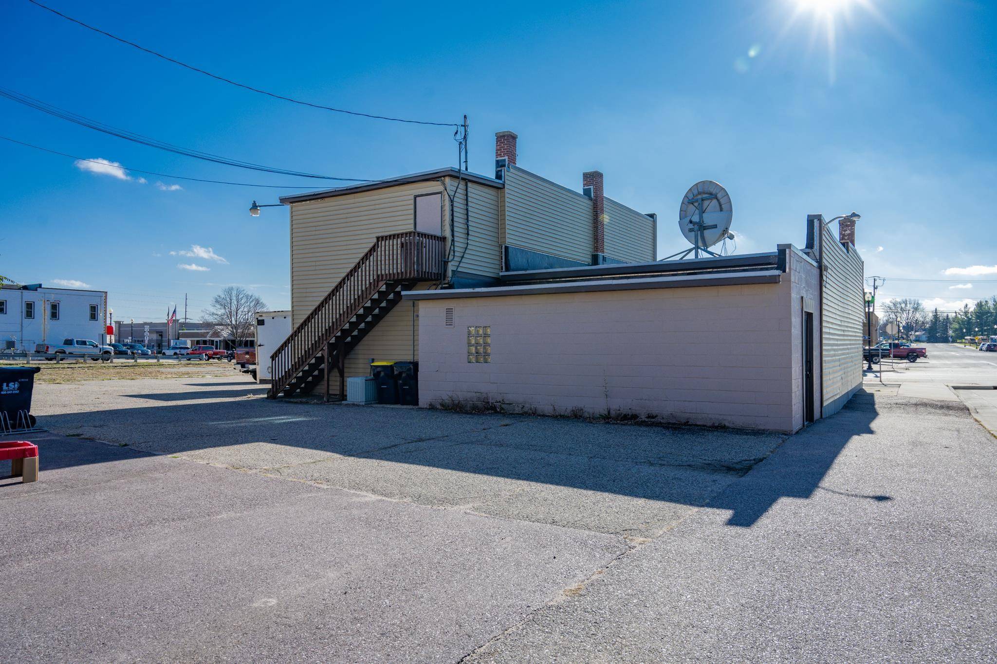 Mauston, WI 53948,305 E State Street