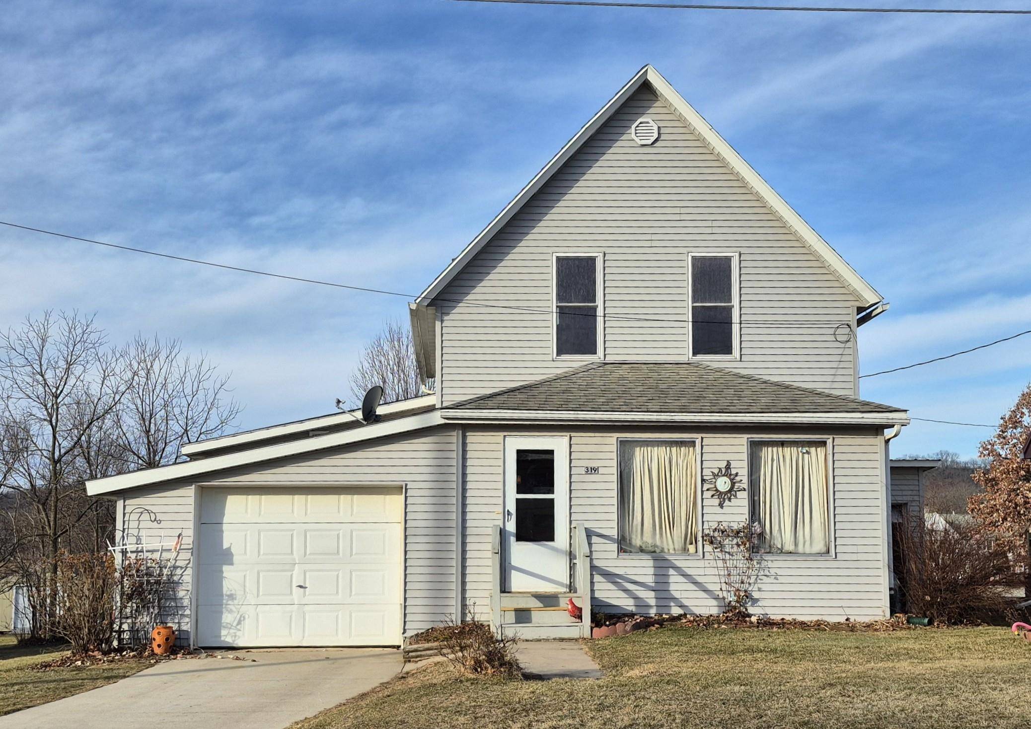 Viola, WI 54664,319 N McKinley Avenue