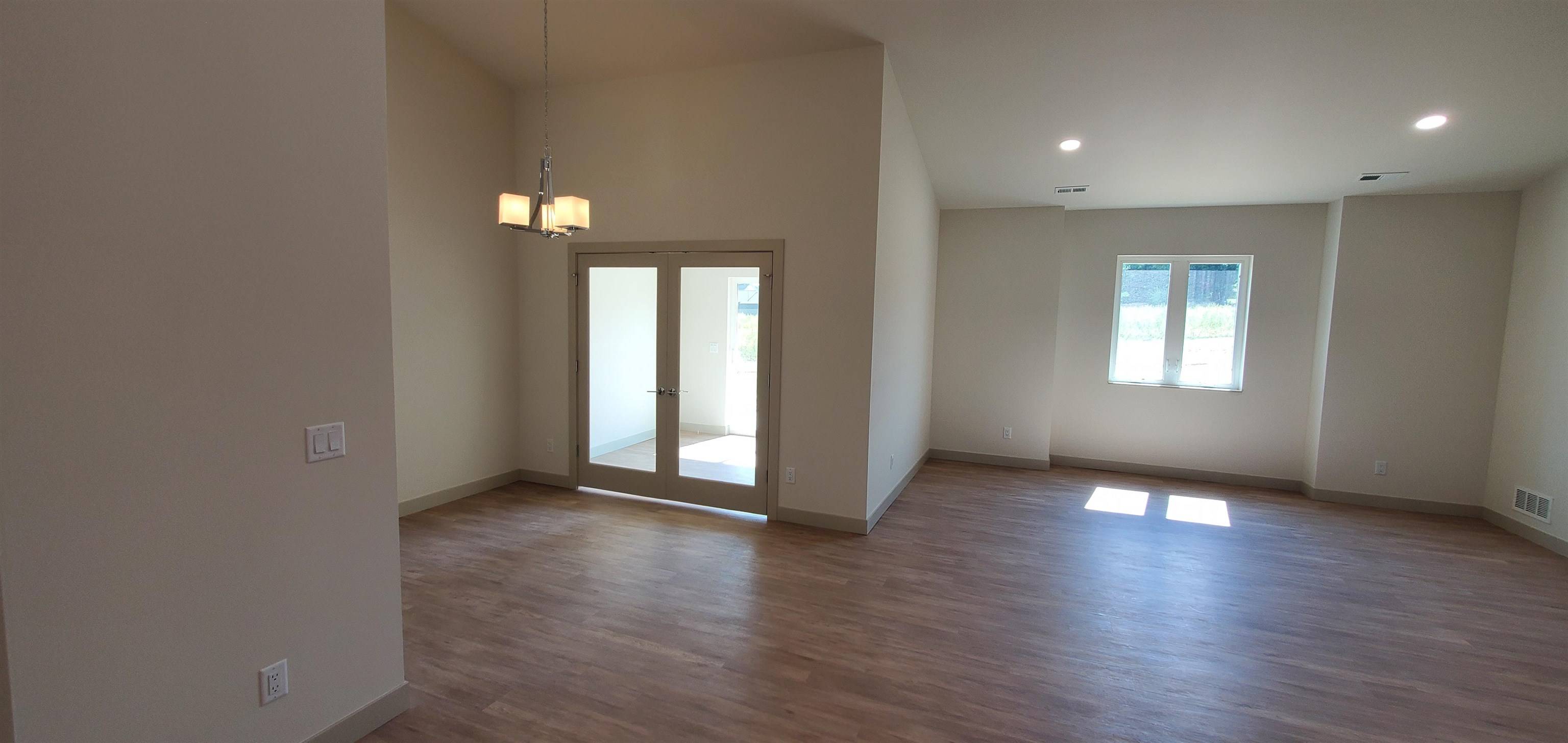 Baraboo, WI 53913,402 Louis Lane