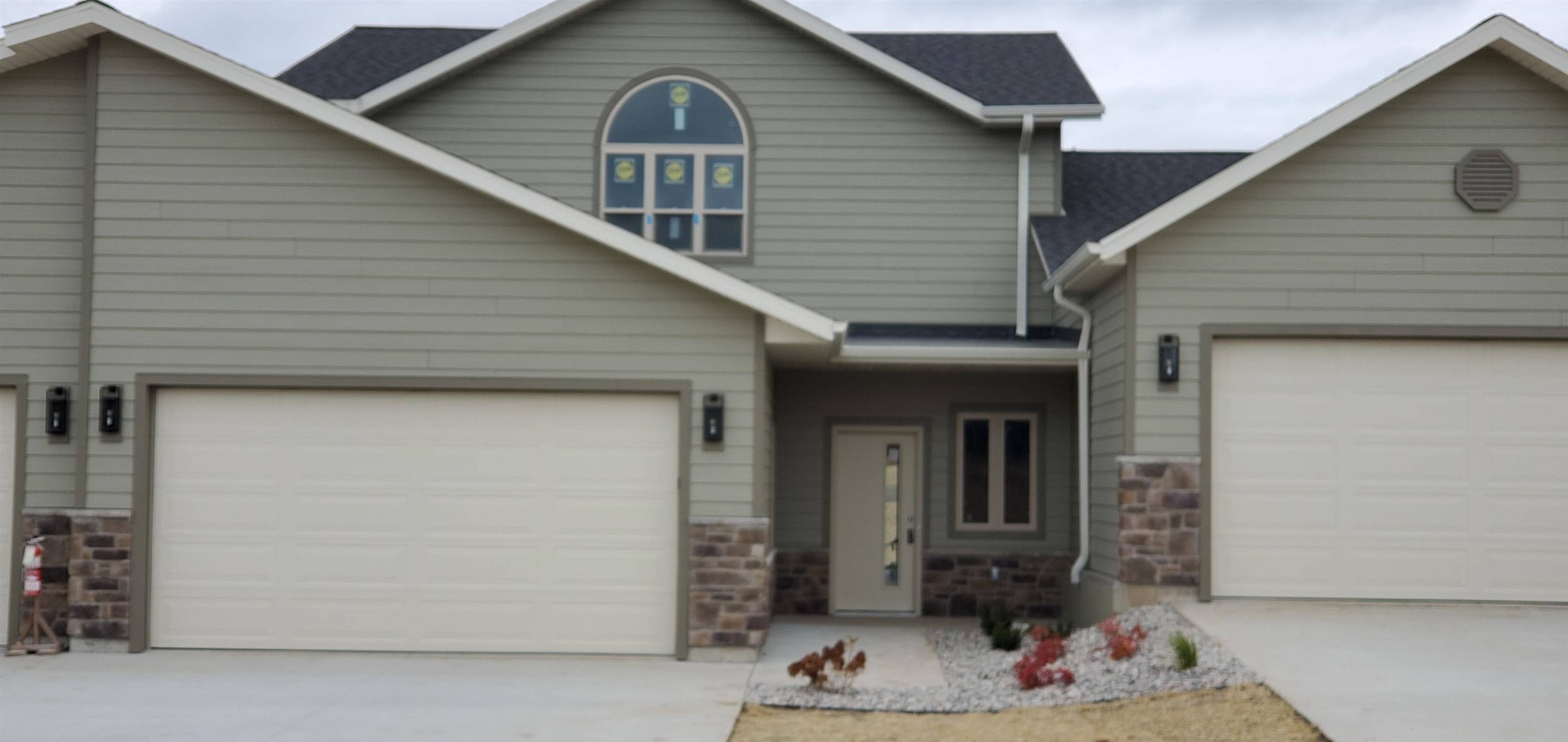 Baraboo, WI 53913,422 Louis Lane