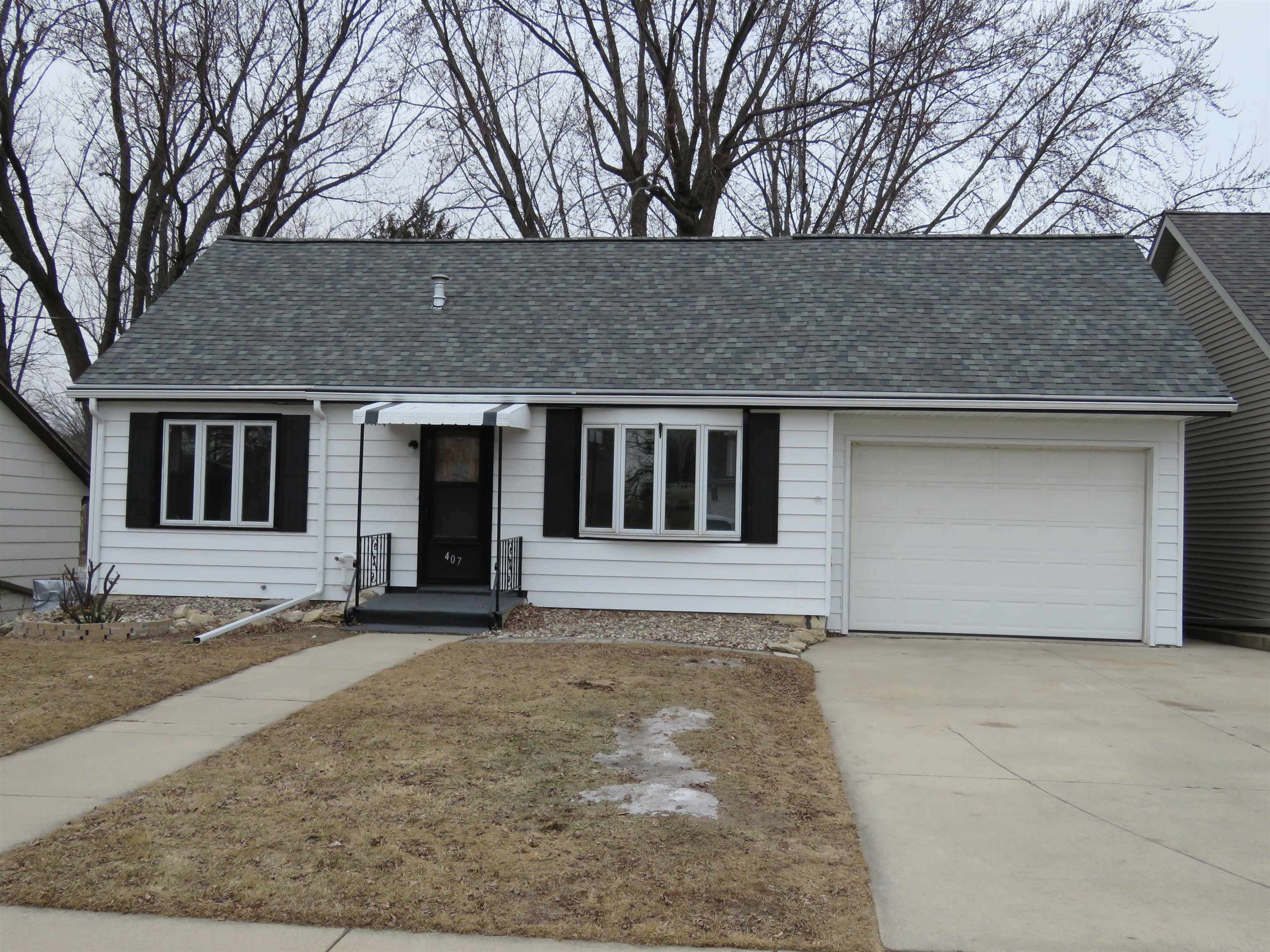 Fox Lake, WI 53933-0000,407 Mill Street