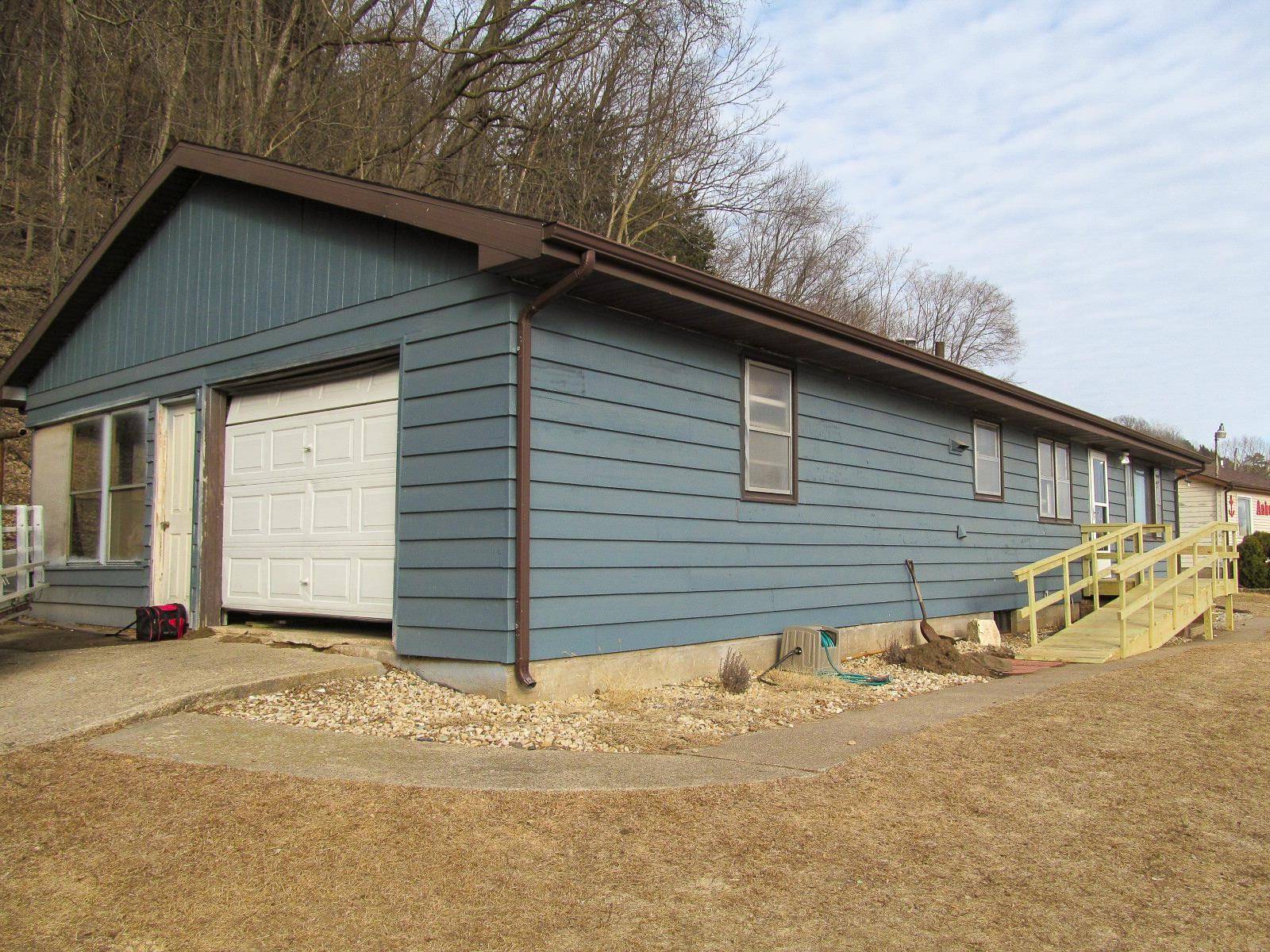 Cassville, WI 53806,11026 Highway 133