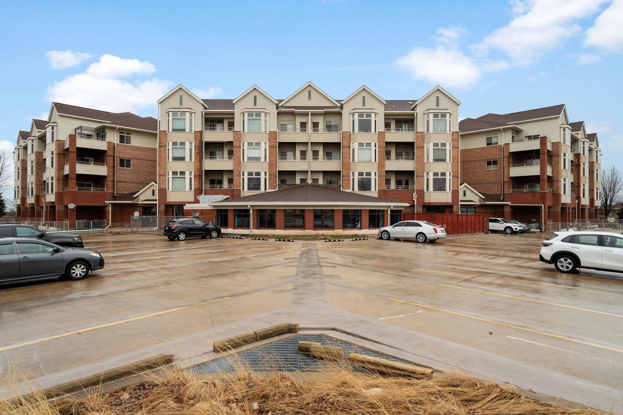 Madison, WI 53717,301 Harbour Town Drive #402