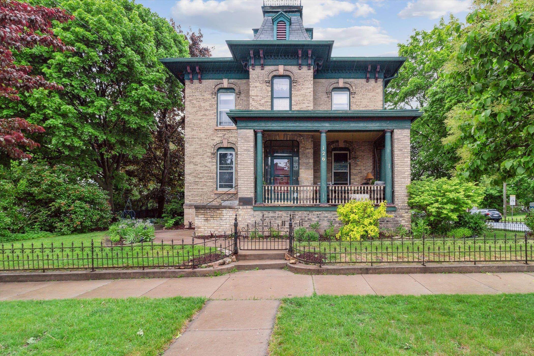 Stoughton, WI 53589,126 E Washington Street