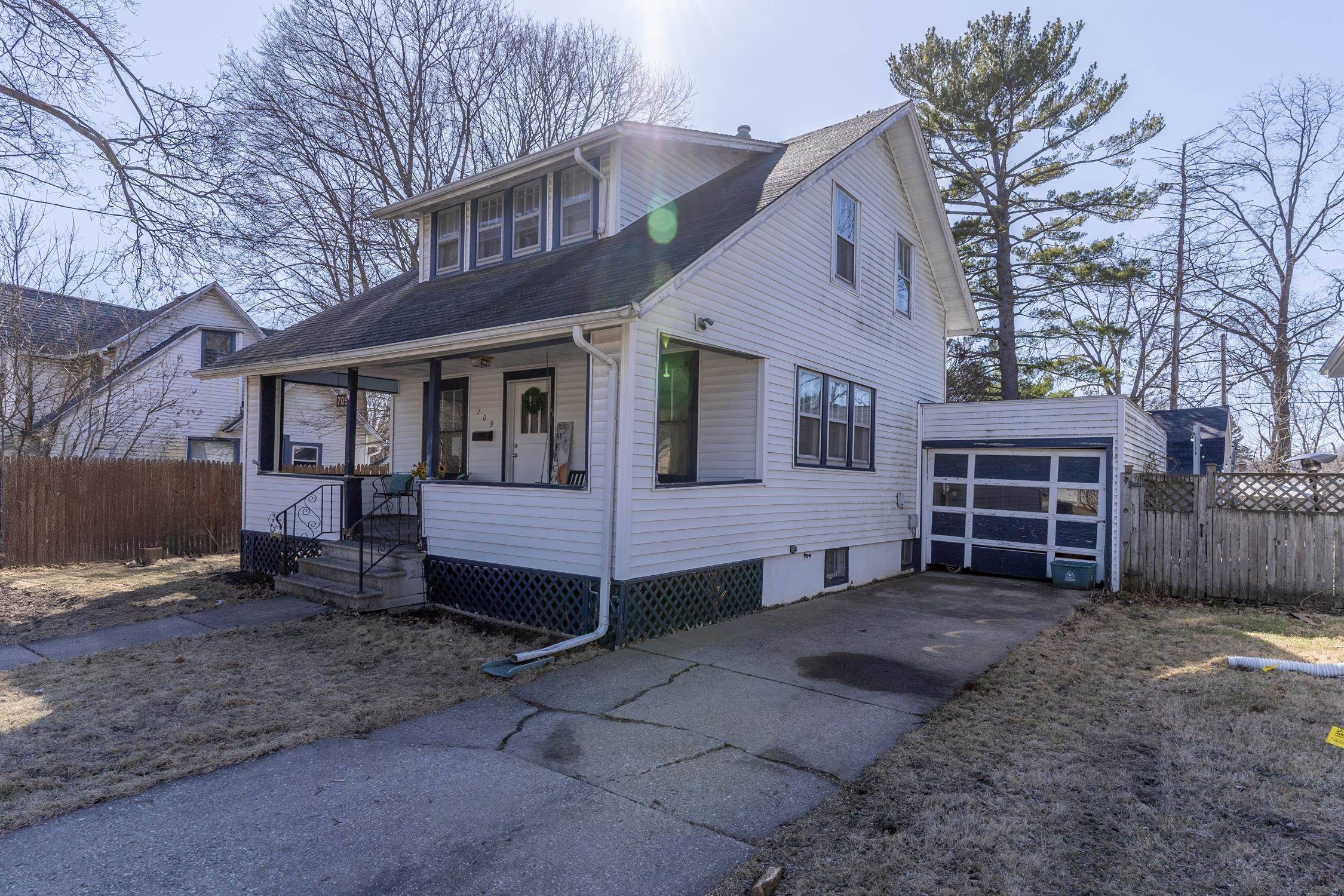 Janesville, WI 53545,709 N Garfield Avenue