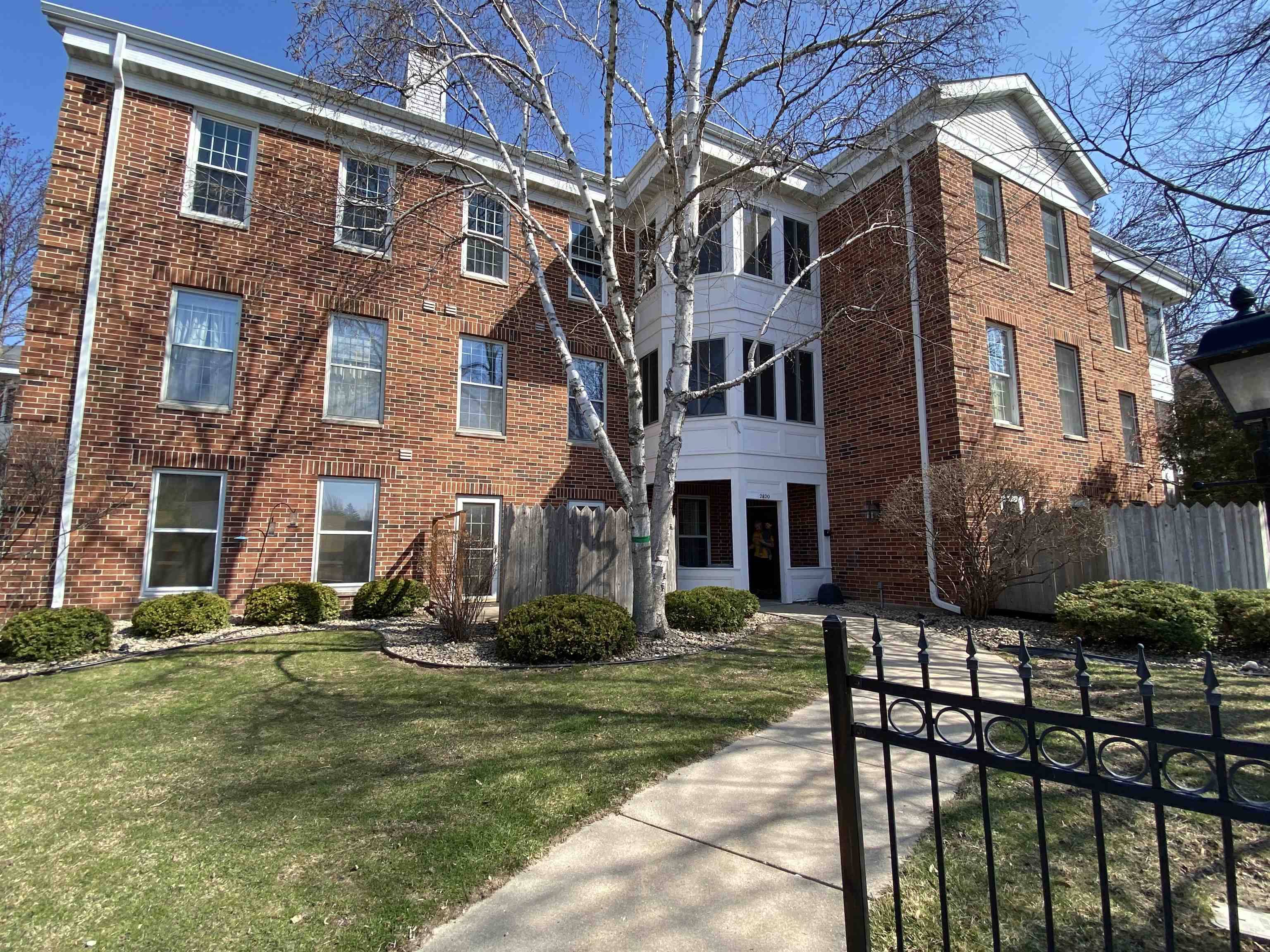 Madison, WI 53705,2820 Marshall Court #10