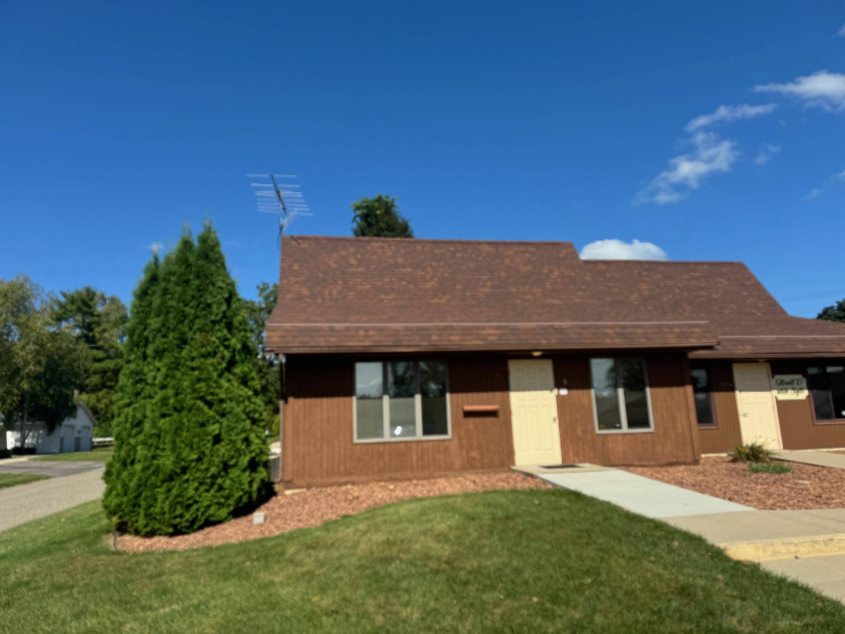 Baraboo, WI 53913,926 8th Avenue #13