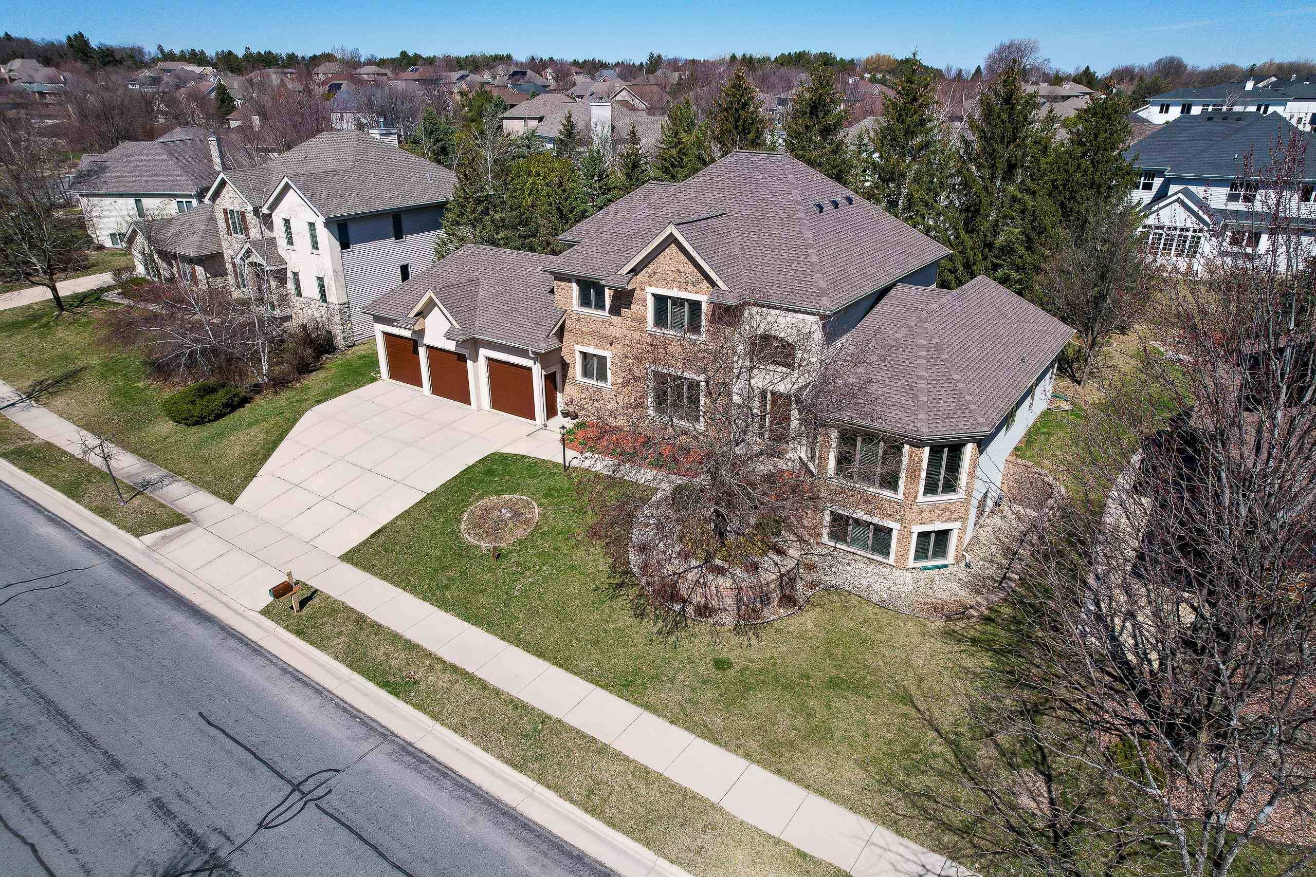 Middleton, WI 53562,929 Winding Way