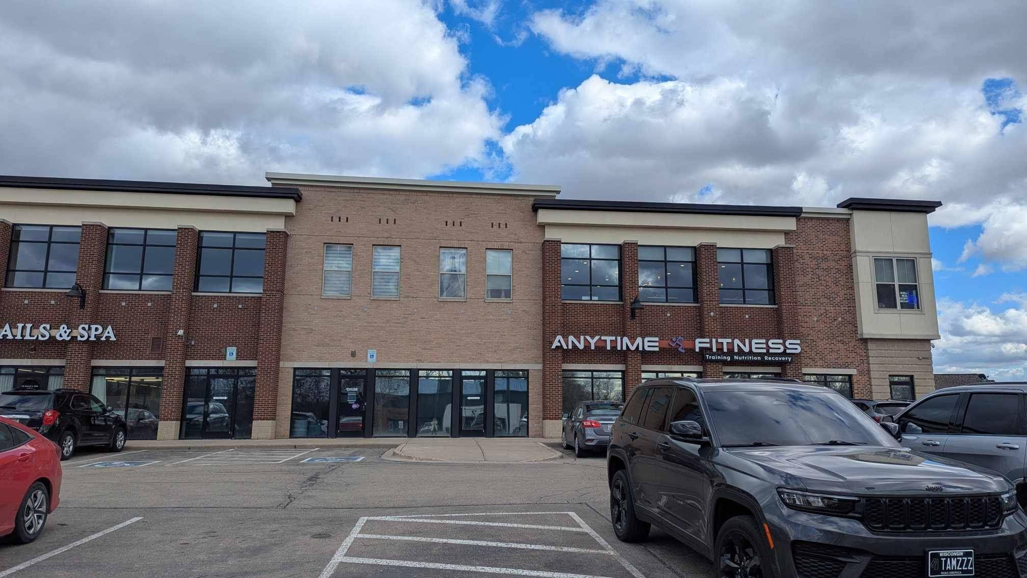 Monona, WI 53716-3327,6000 Monona Drive #203