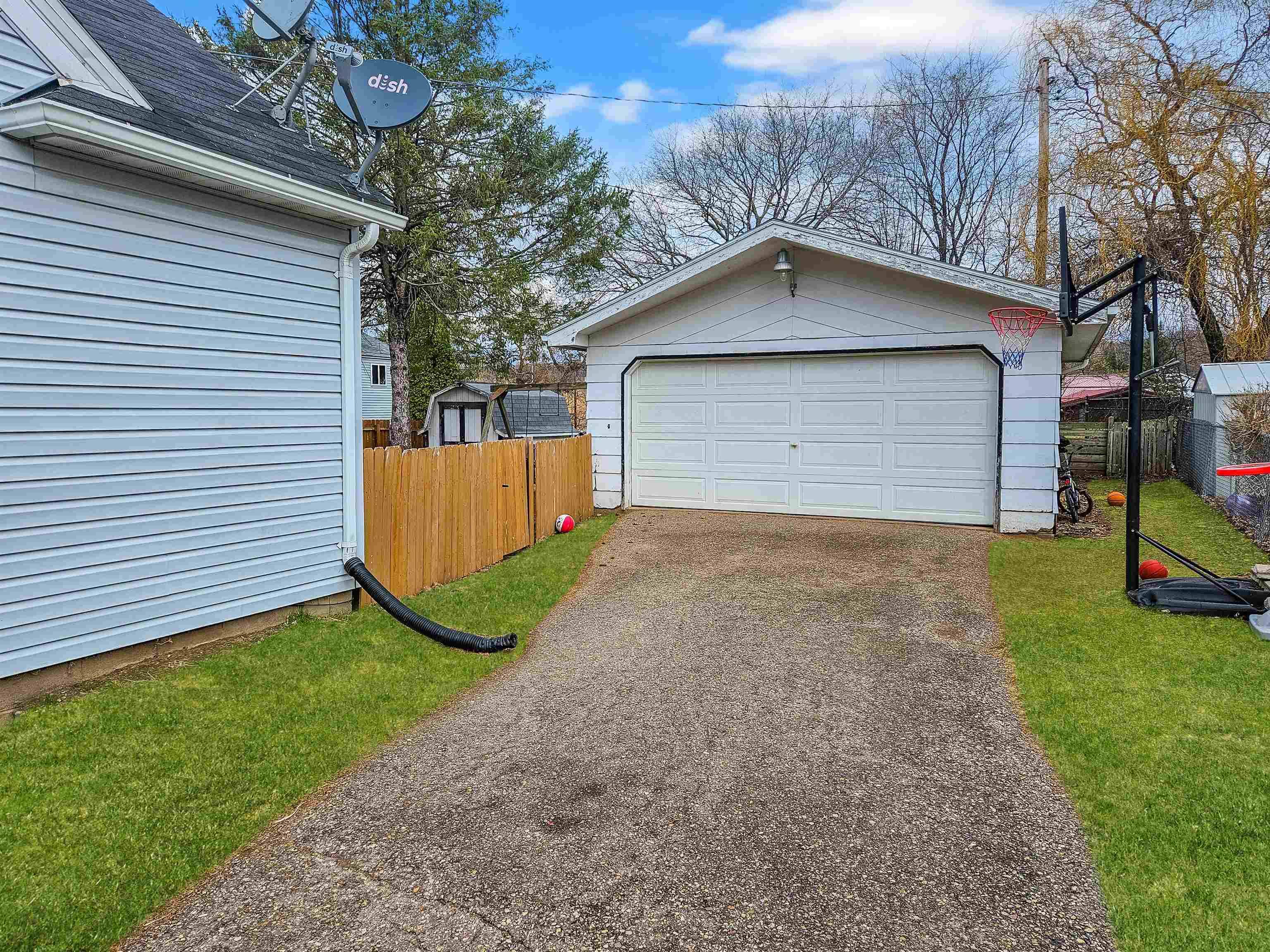 Baraboo, WI 53913,720 9th Avenue