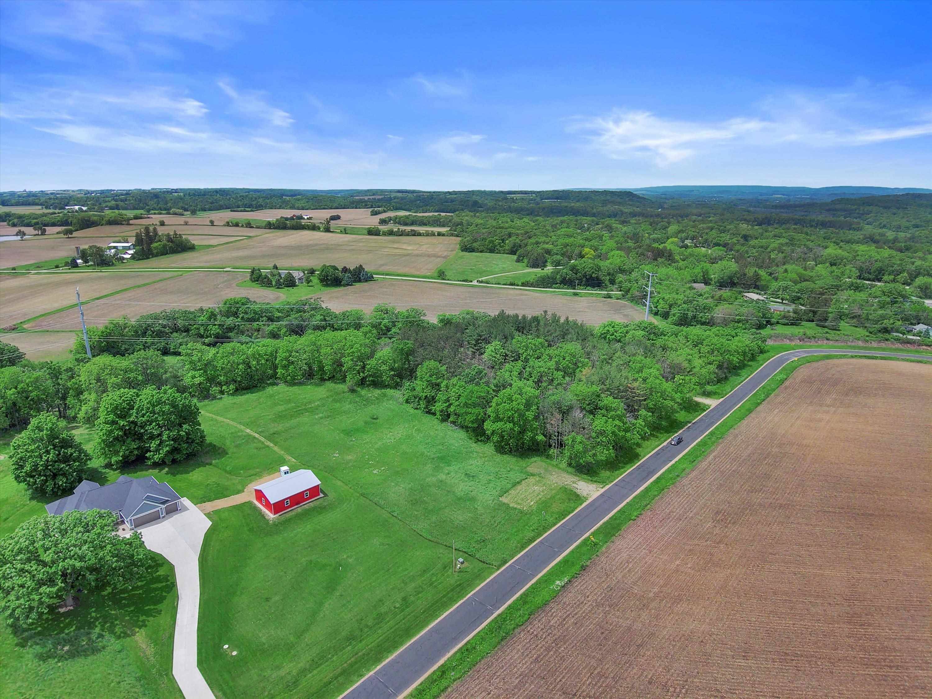 Poynette, WI 53955,W8011 Loveland Road