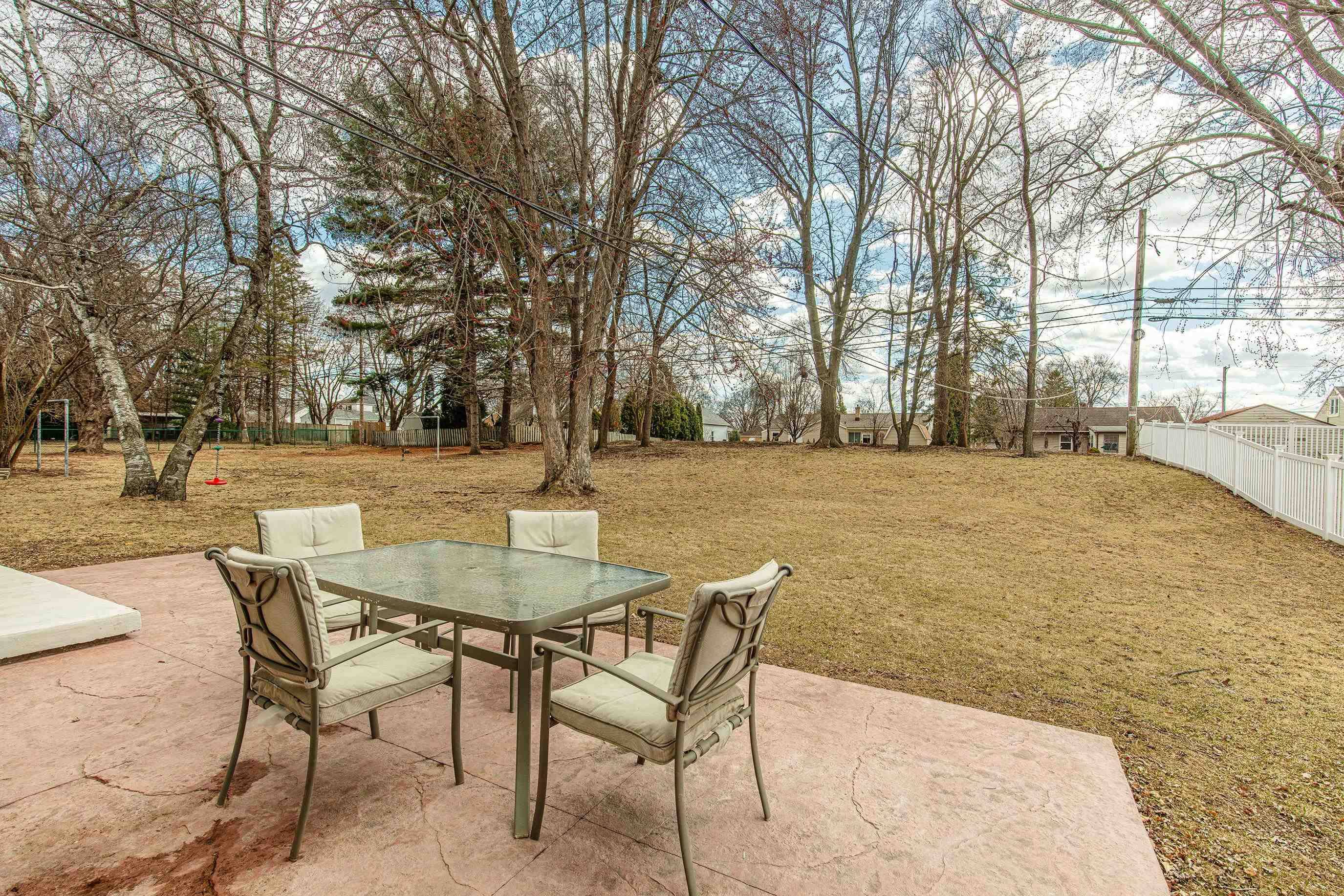 Sun Prairie, WI 53590,527 LINCOLN Drive