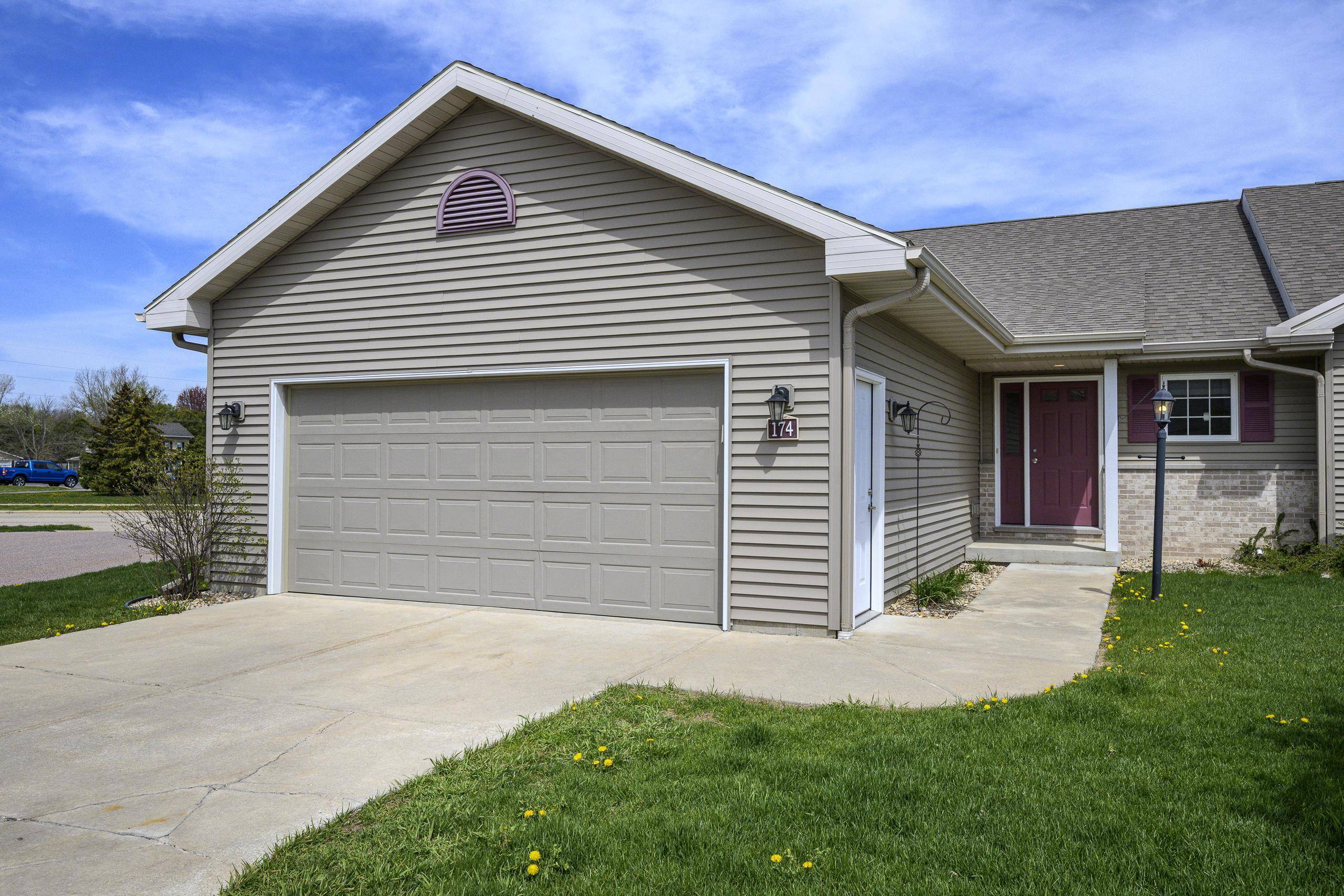 Oregon, WI 53575,174 Elliott Lane