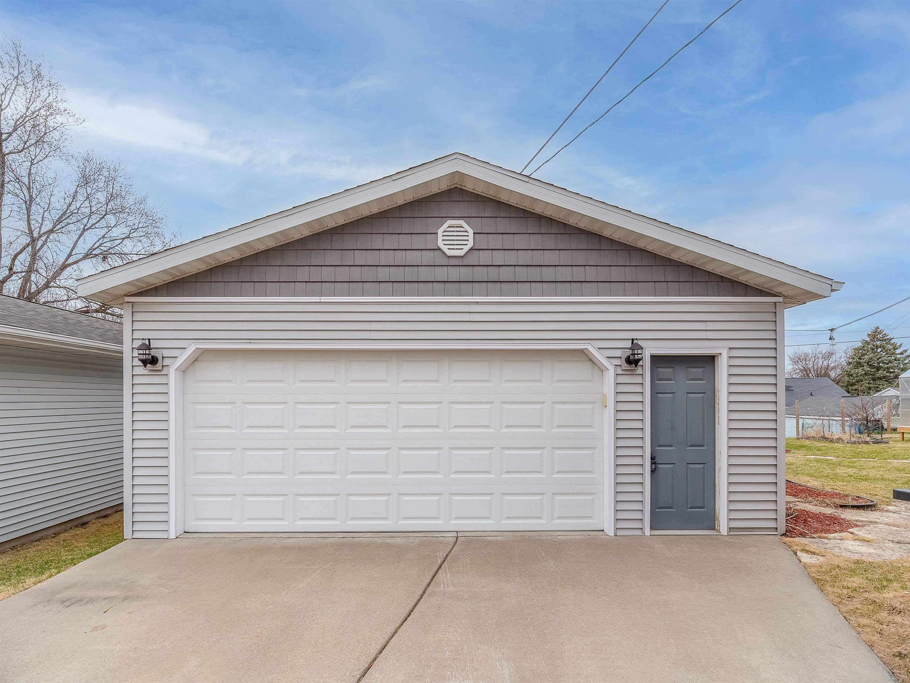 Beaver Dam, WI 53916,305 Parallel Street