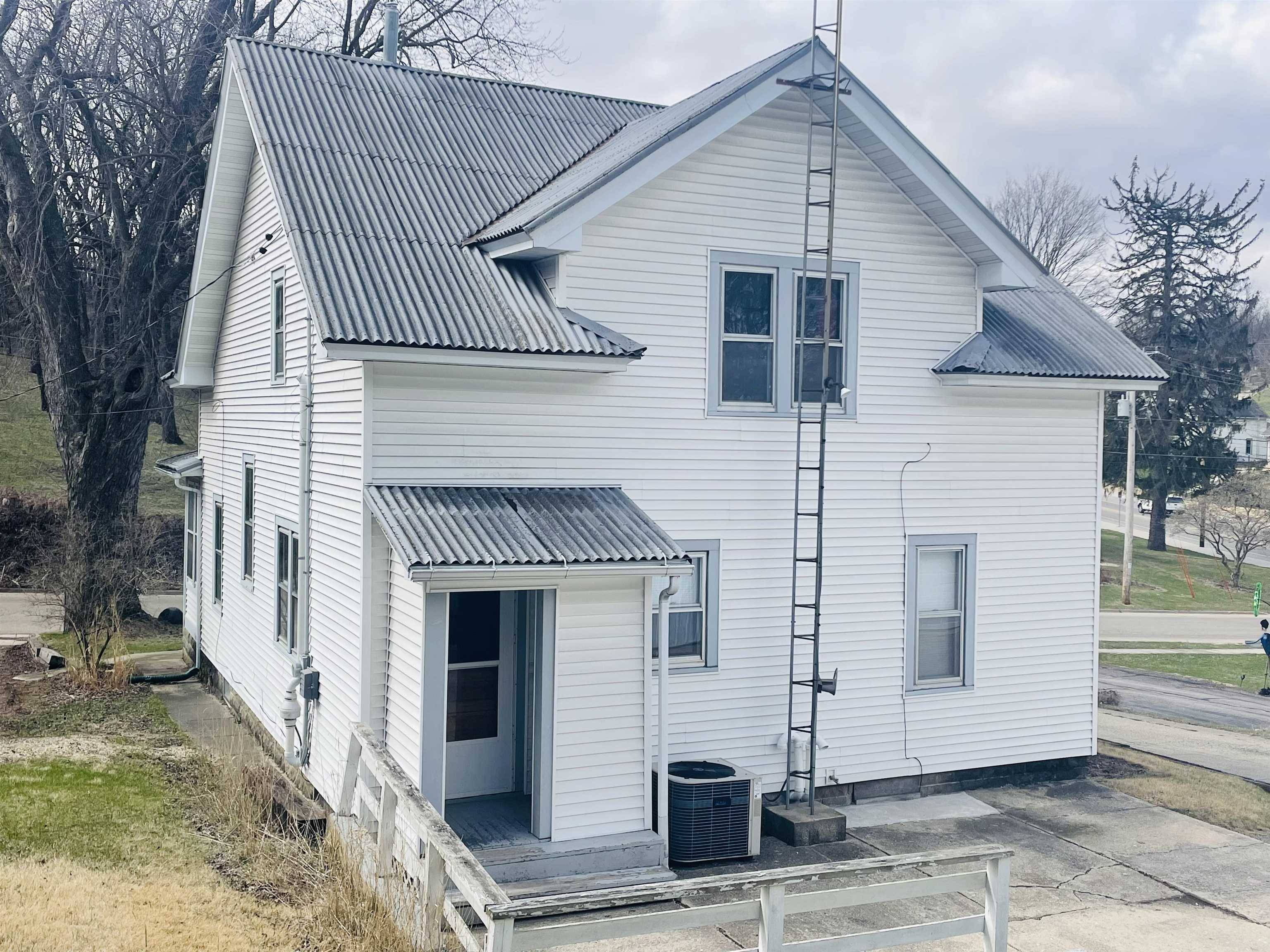 Darlington, WI 53530,134 Hill Street