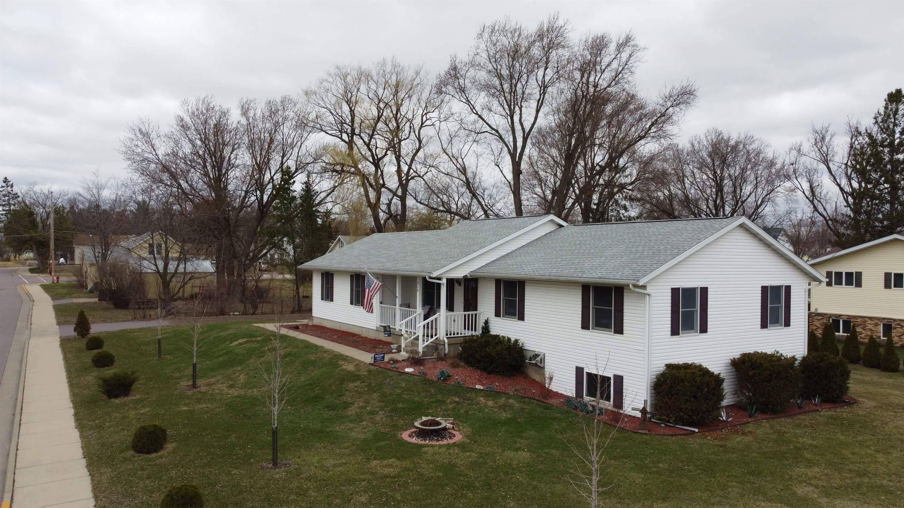 Mauston, WI 53948,219 Vine Street