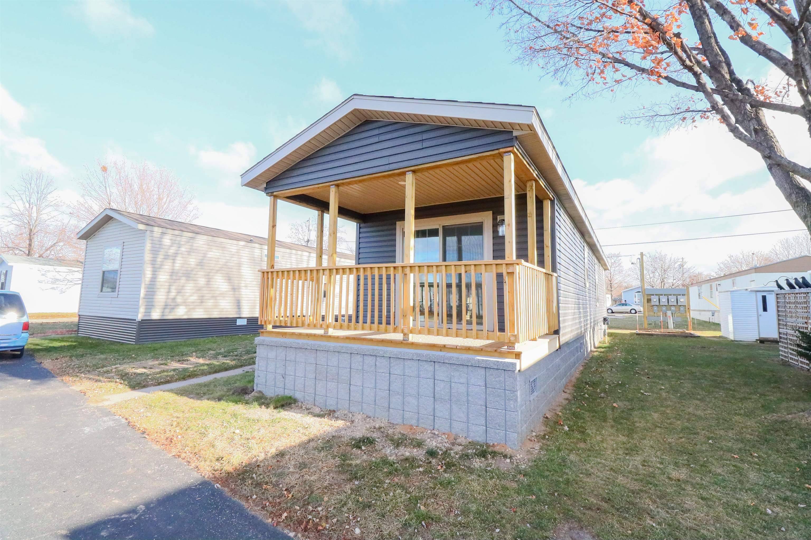 Onalaska, WI 54650-00,1025 S Oak Drive #C6
