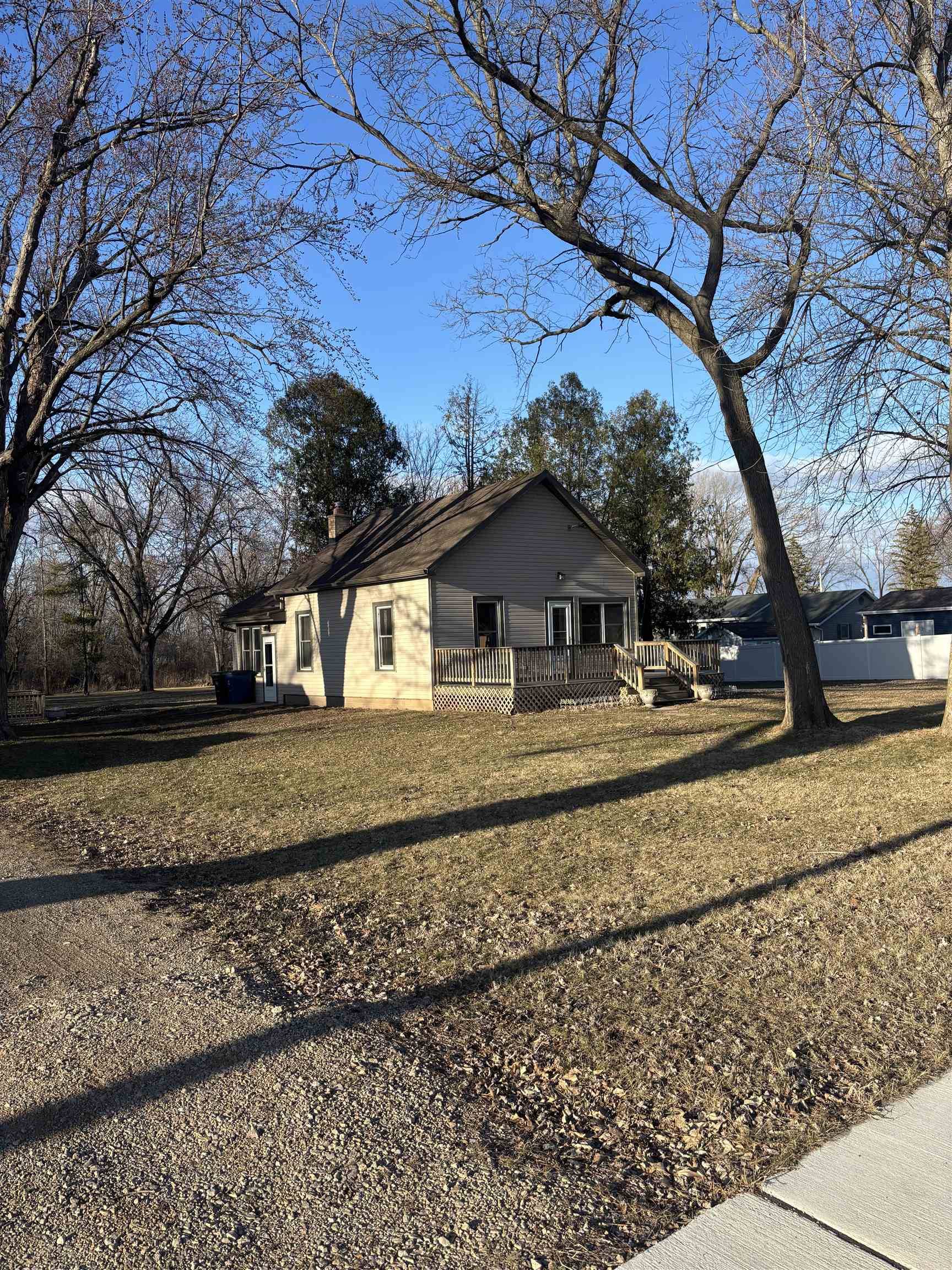 Omro, WI 54963,621 Michigan Street