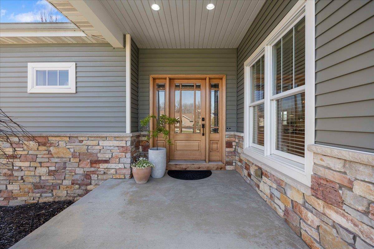 Mcfarland, WI 53558,6059 Country Walk
