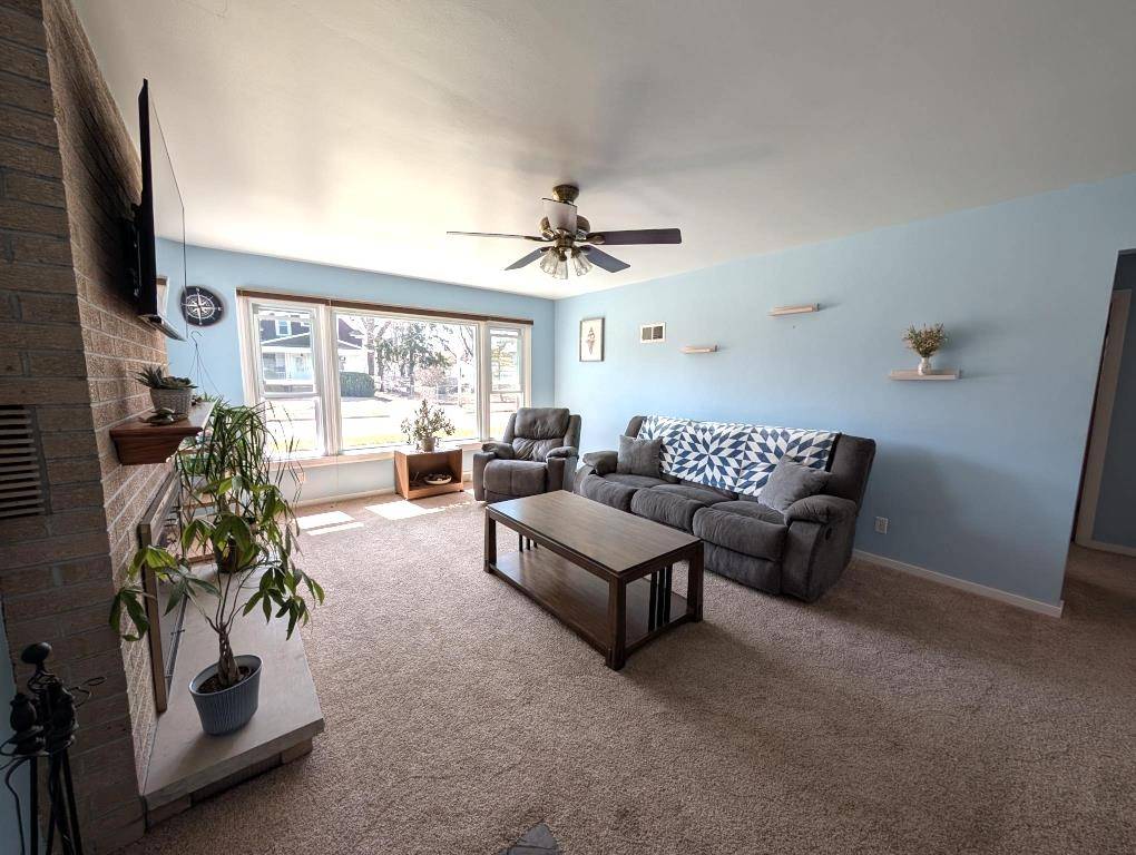 Oshkosh, WI 54902,534 W 12th Avenue