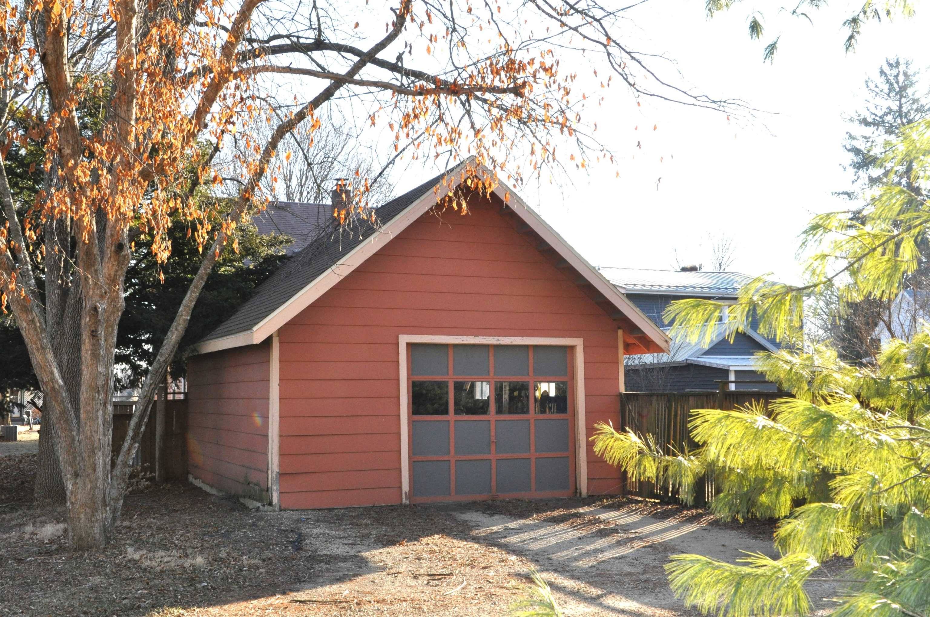 Spring Green, WI 53588,334 N Cincinnati Street