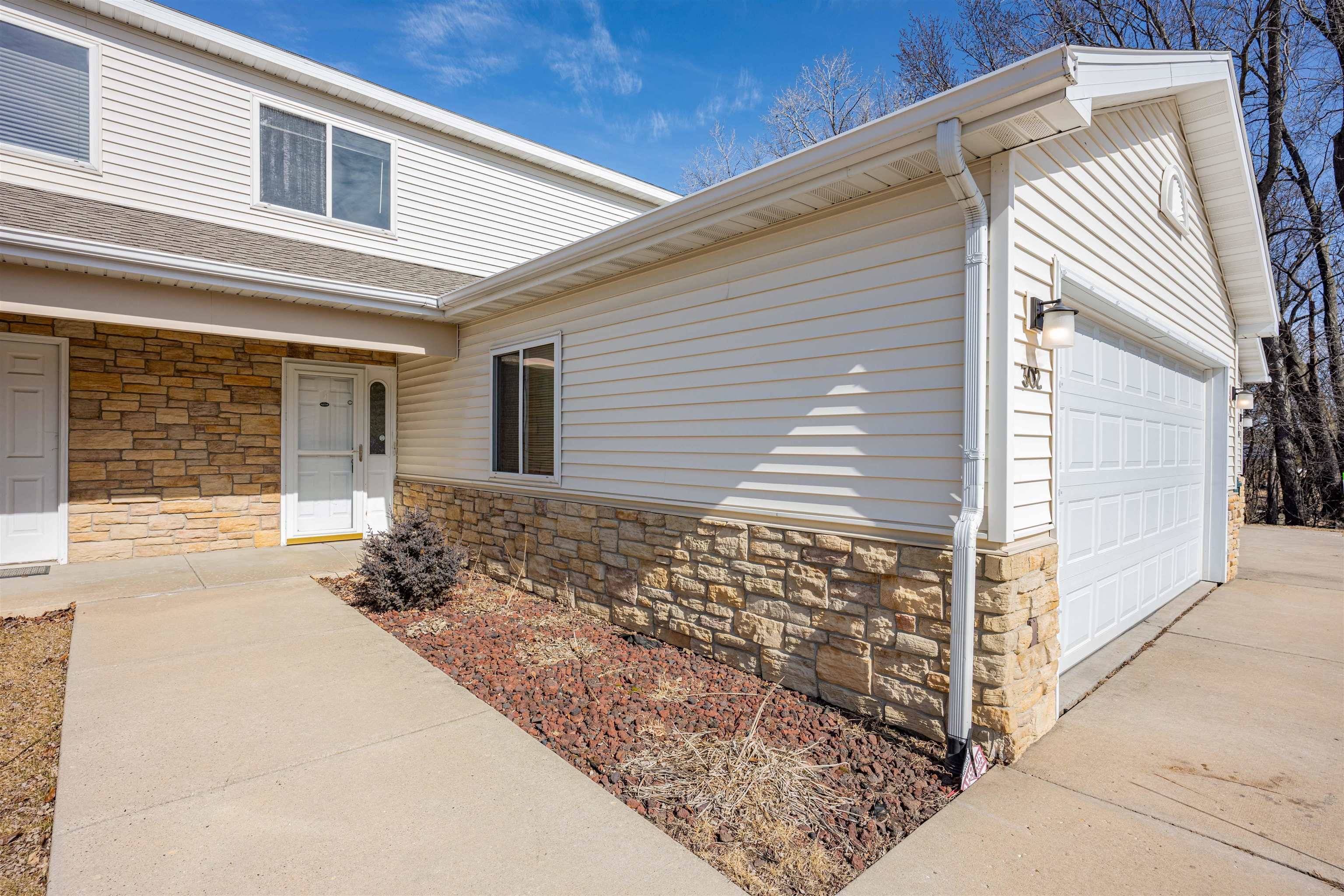 Baraboo, WI 53913,302 Mine Road