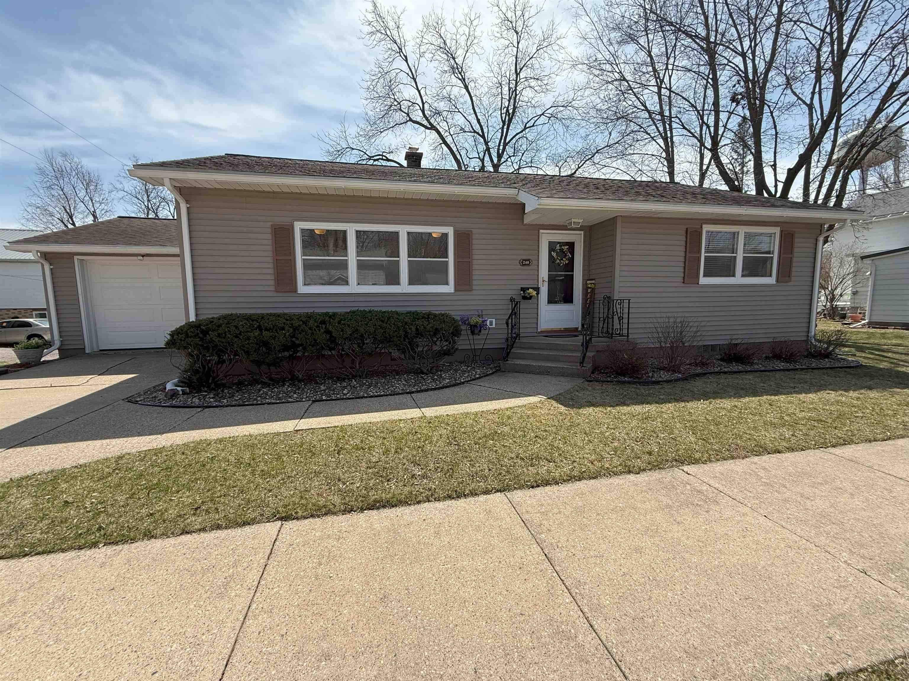 Reedsburg, WI 53959,240 5th Street