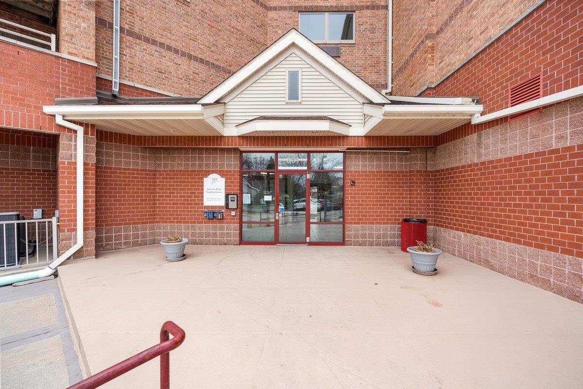 Madison, WI 53717,301 Harbour Town Drive #301