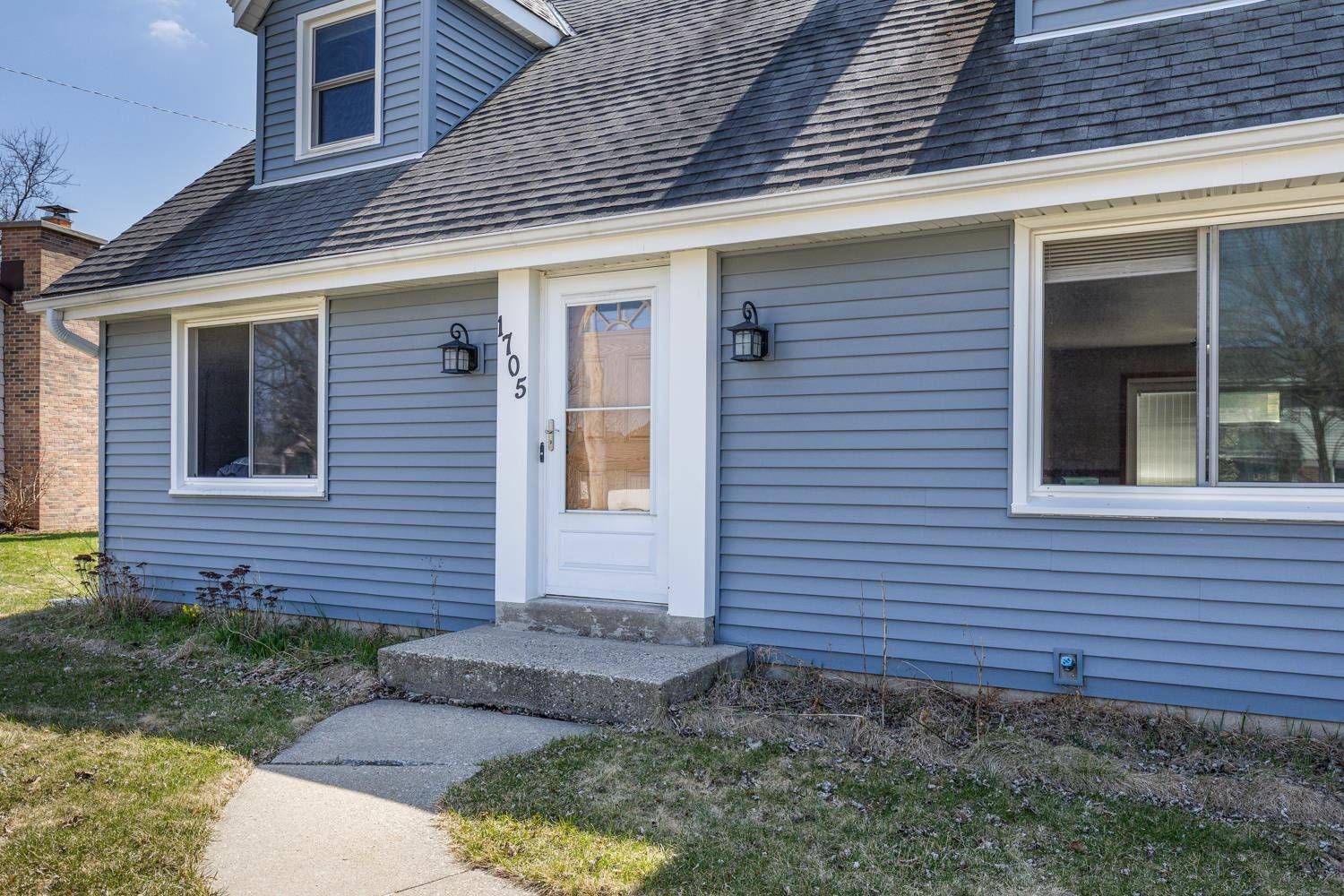 Waukesha, WI 53186,1705 Blackhawk Trail
