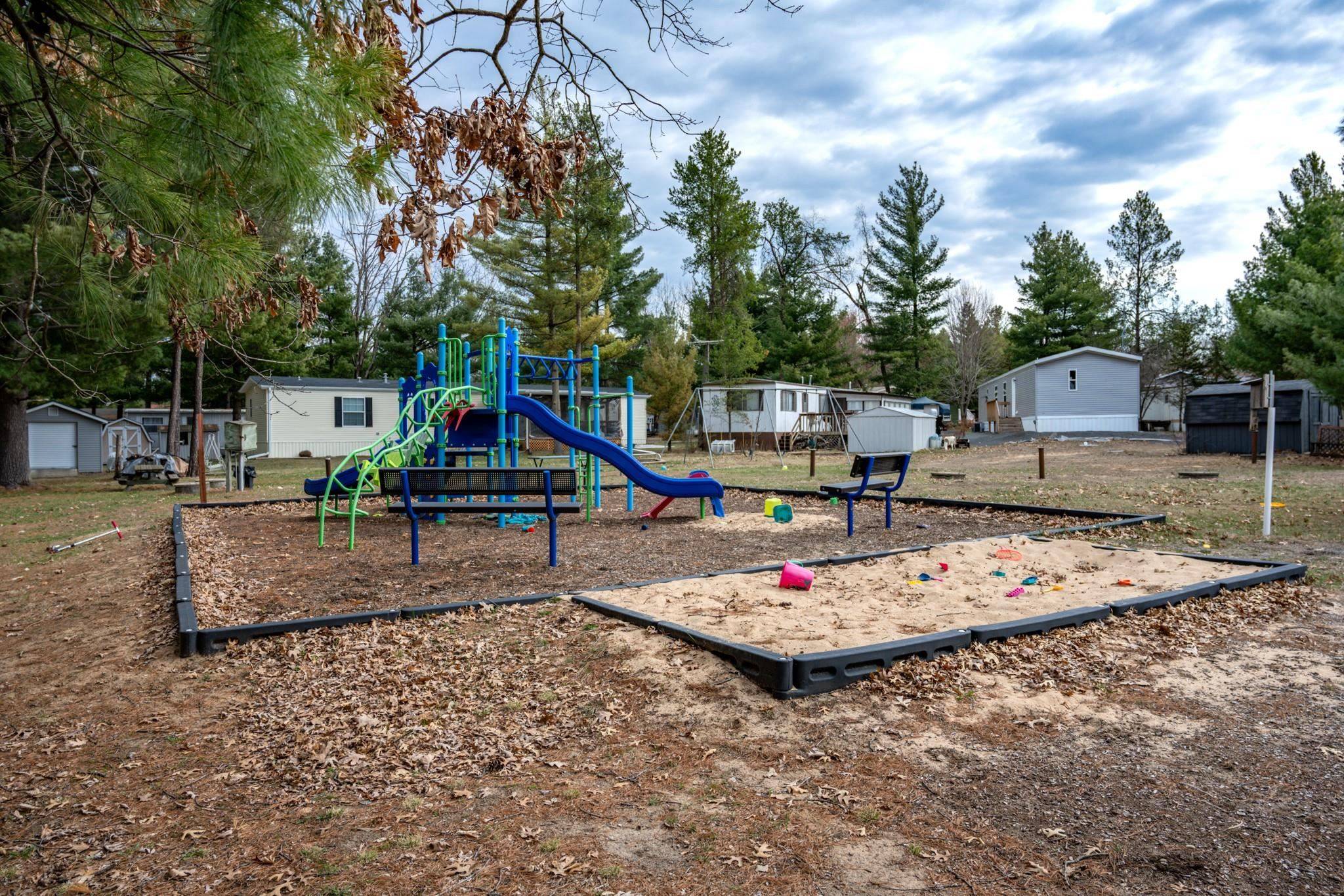 Mauston, WI 53948,9 Raccoon Court