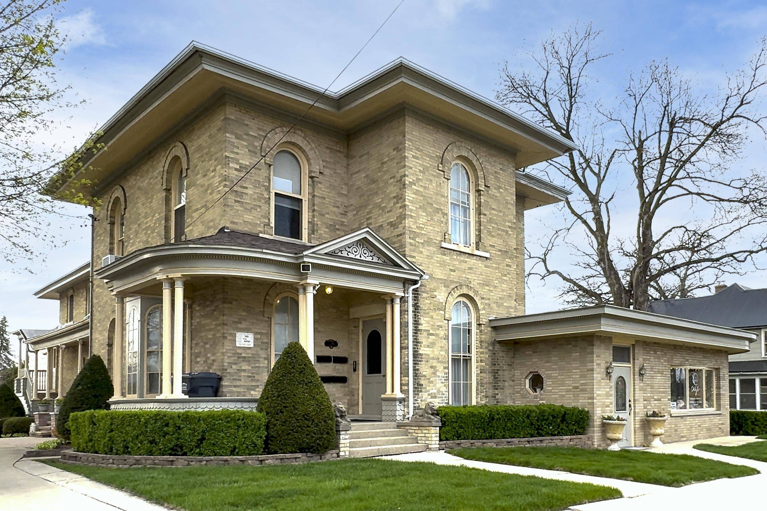 Columbus, WI 53925,229 N Ludington Street