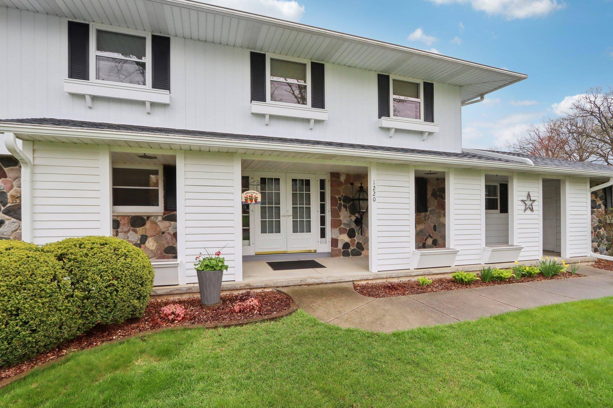 Jefferson, WI 53549,1220 Hickory Drive