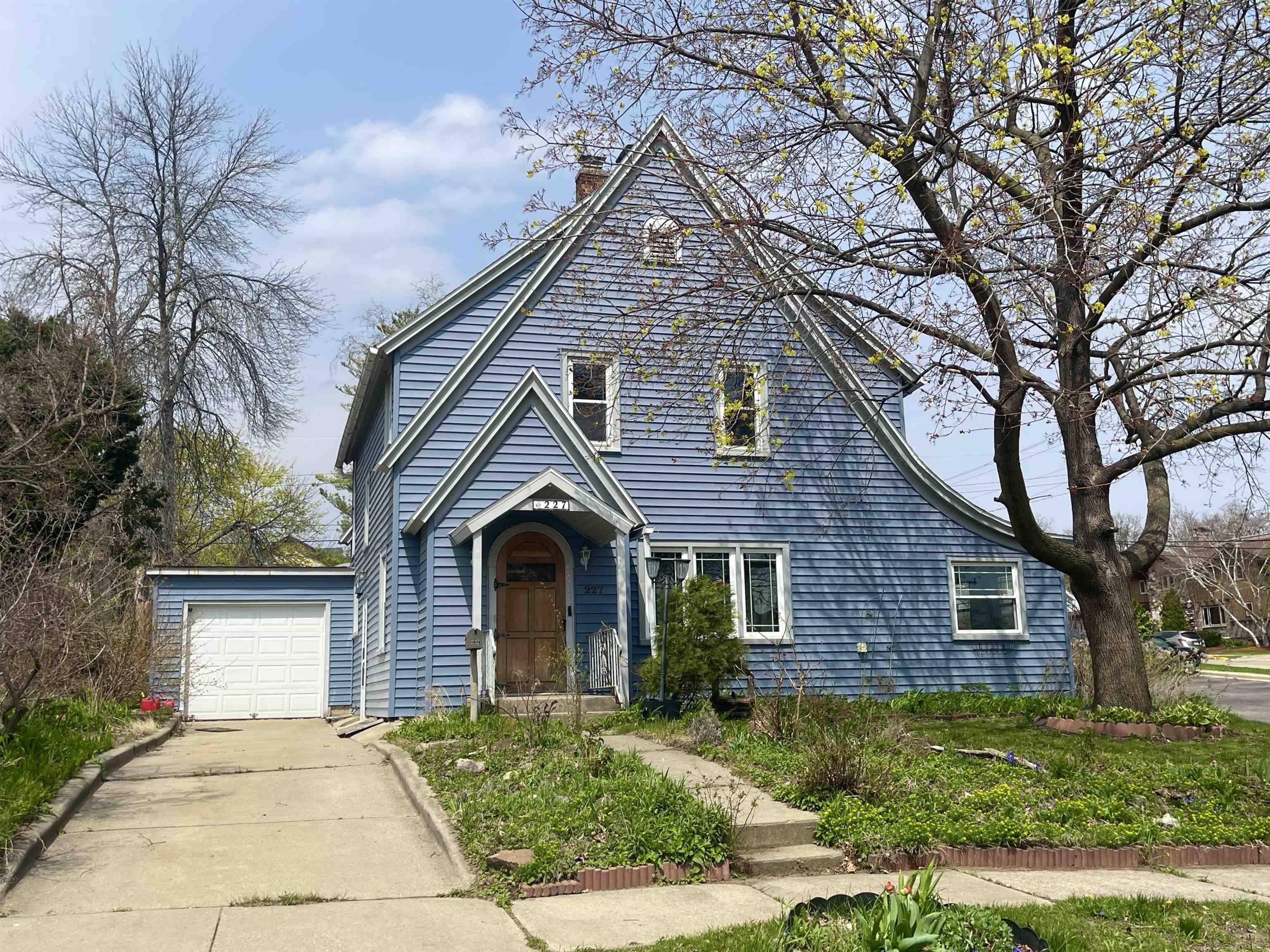 Baraboo, WI 53913,227 1st Street