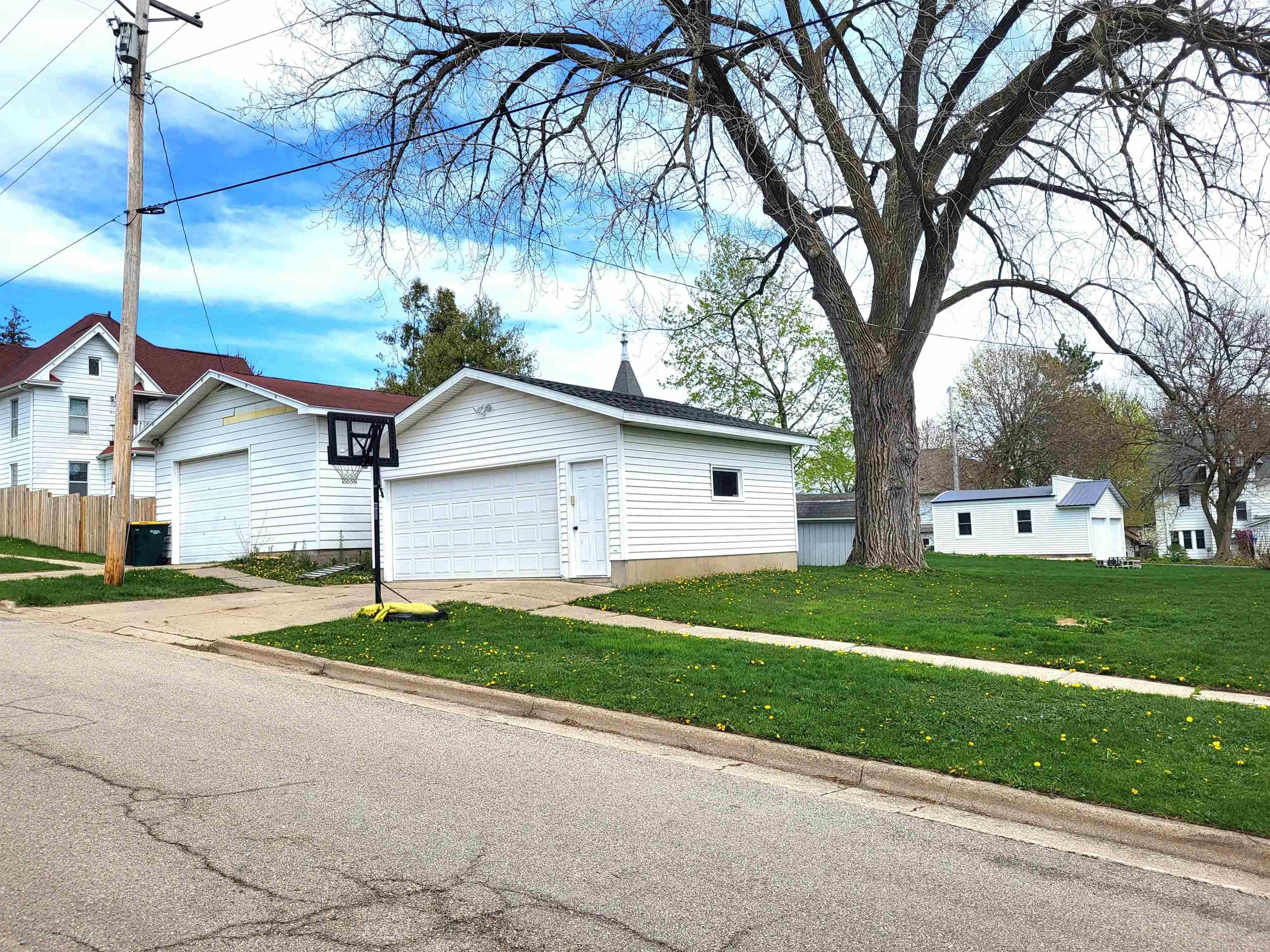 New Glarus, WI 53574,218 7th Avenue